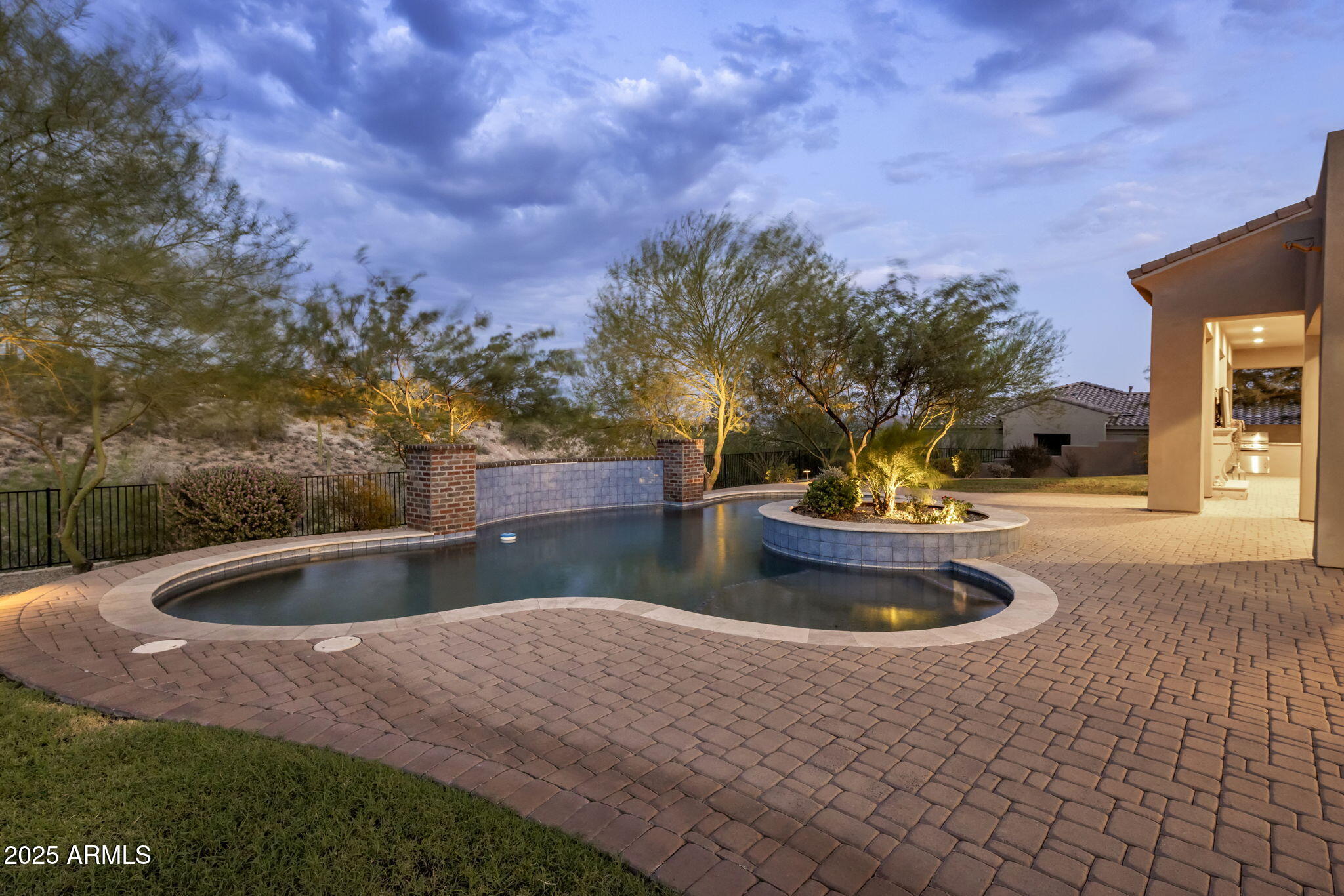 11885 N SUNSET VISTA Drive