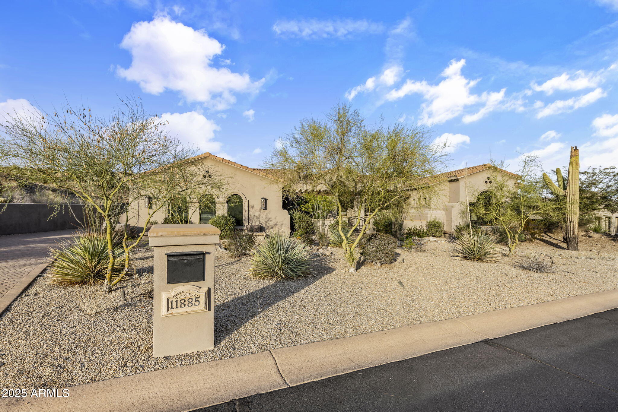 11885 N SUNSET VISTA Drive