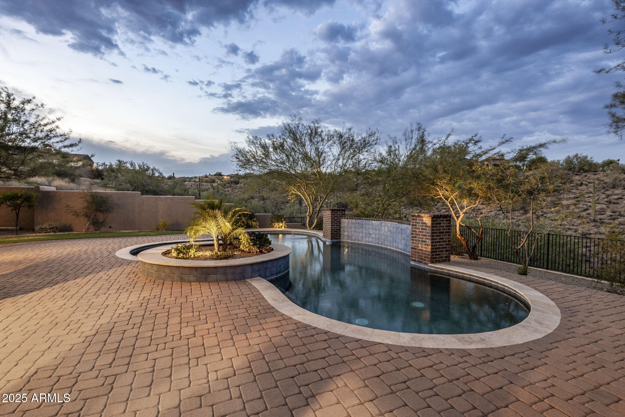 11885 N SUNSET VISTA Drive