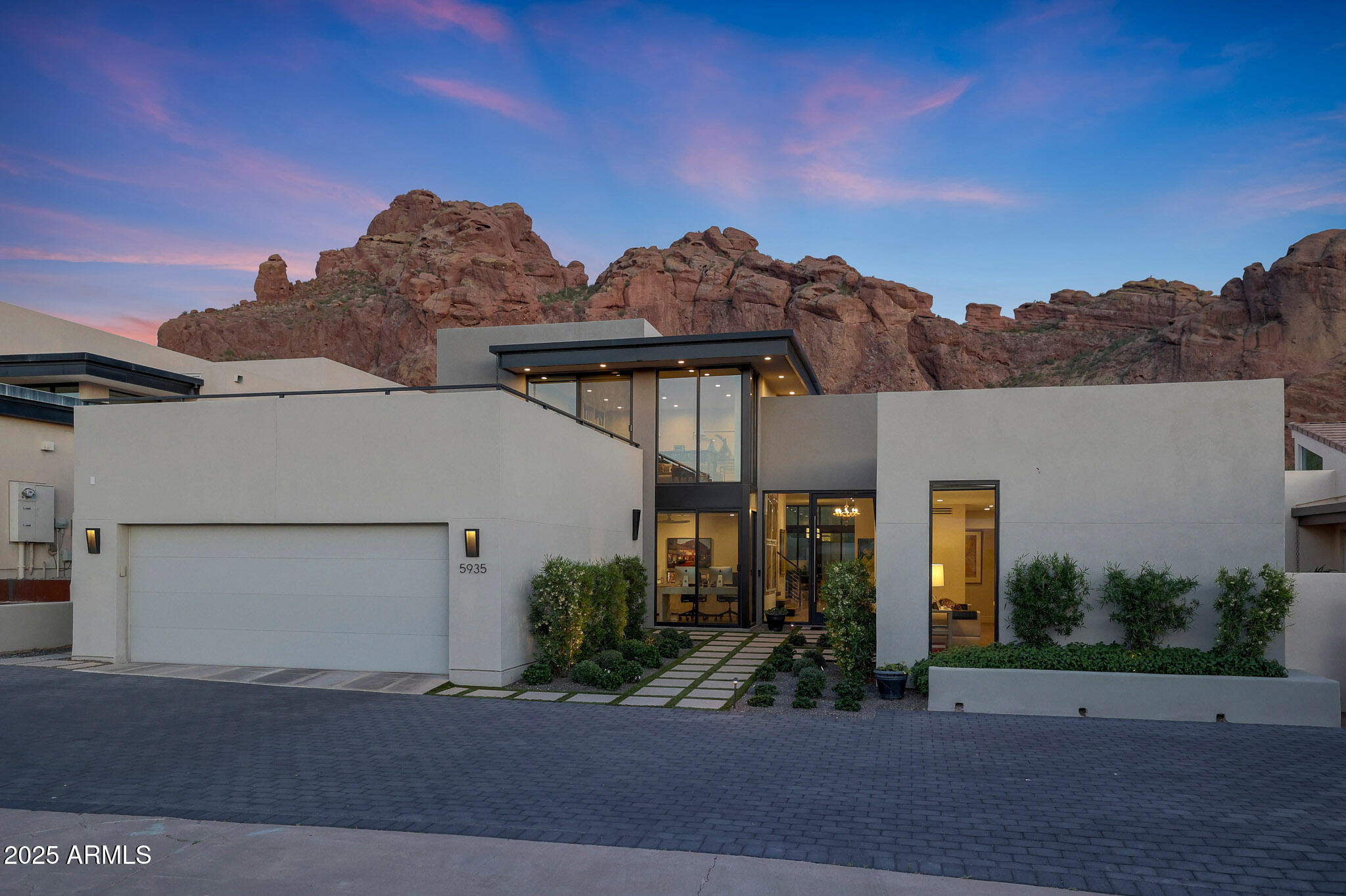 5935 N ECHO CANYON Lane