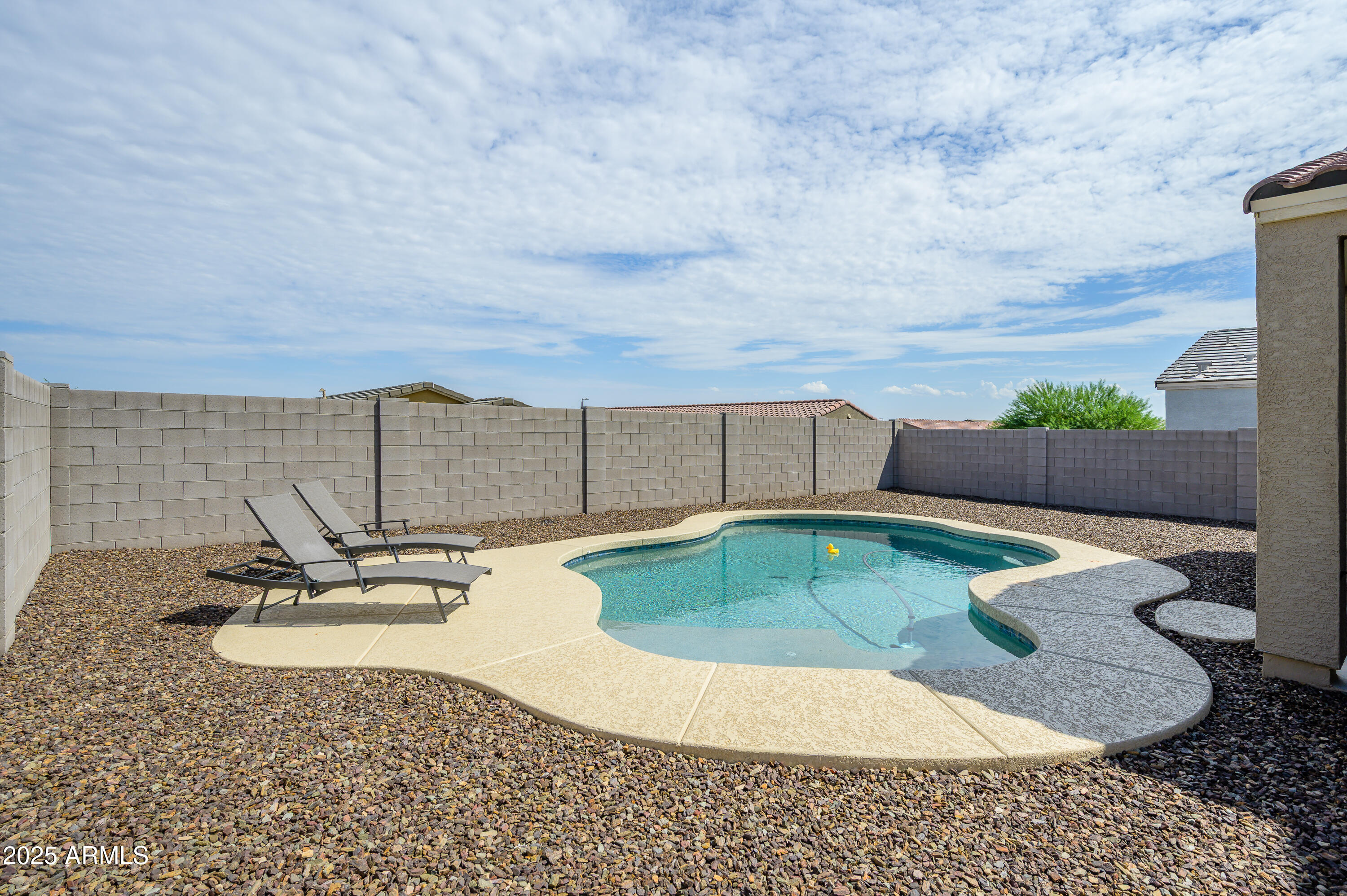 4402 W STICKLEAF Way