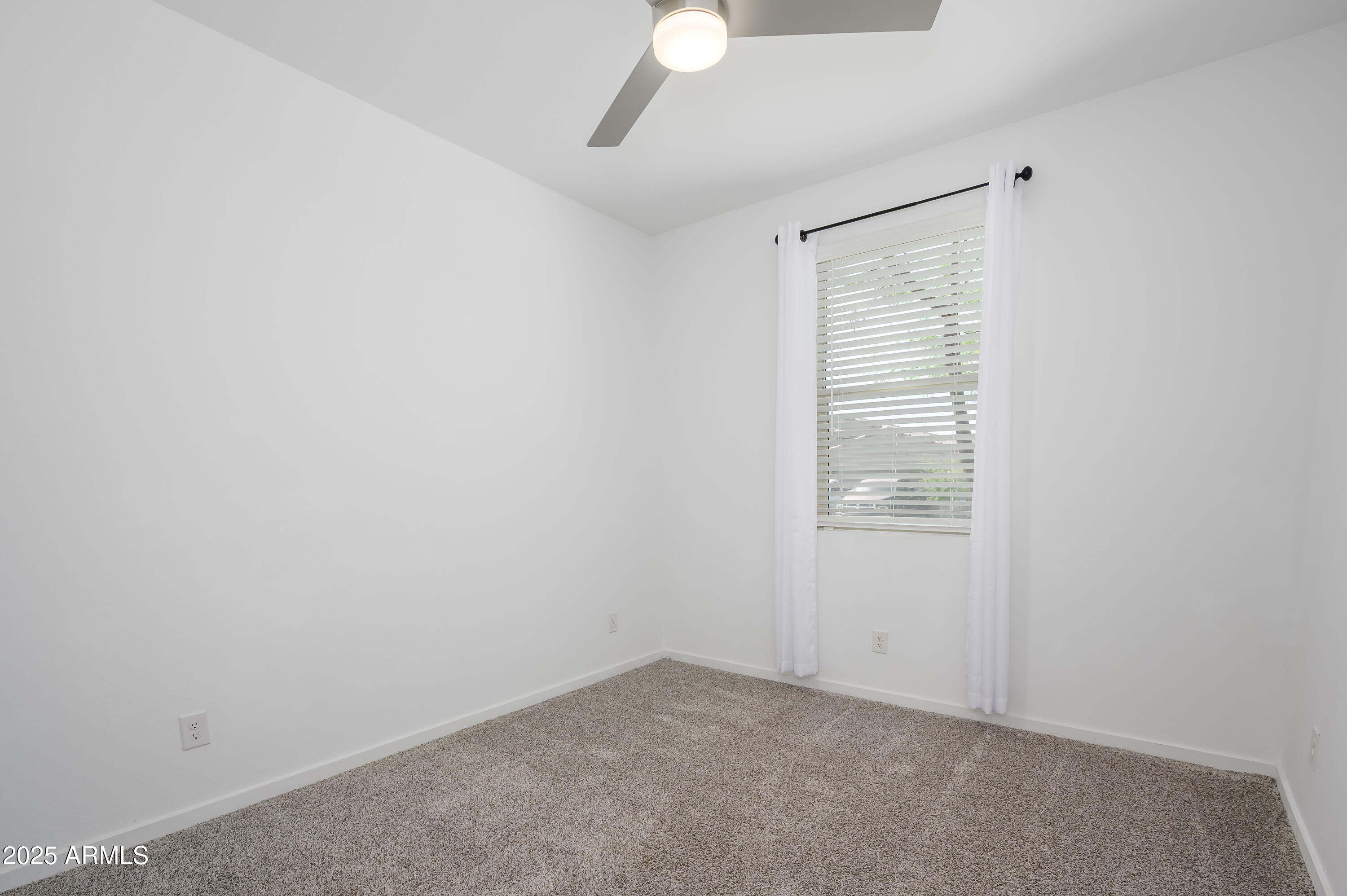 4402 W STICKLEAF Way