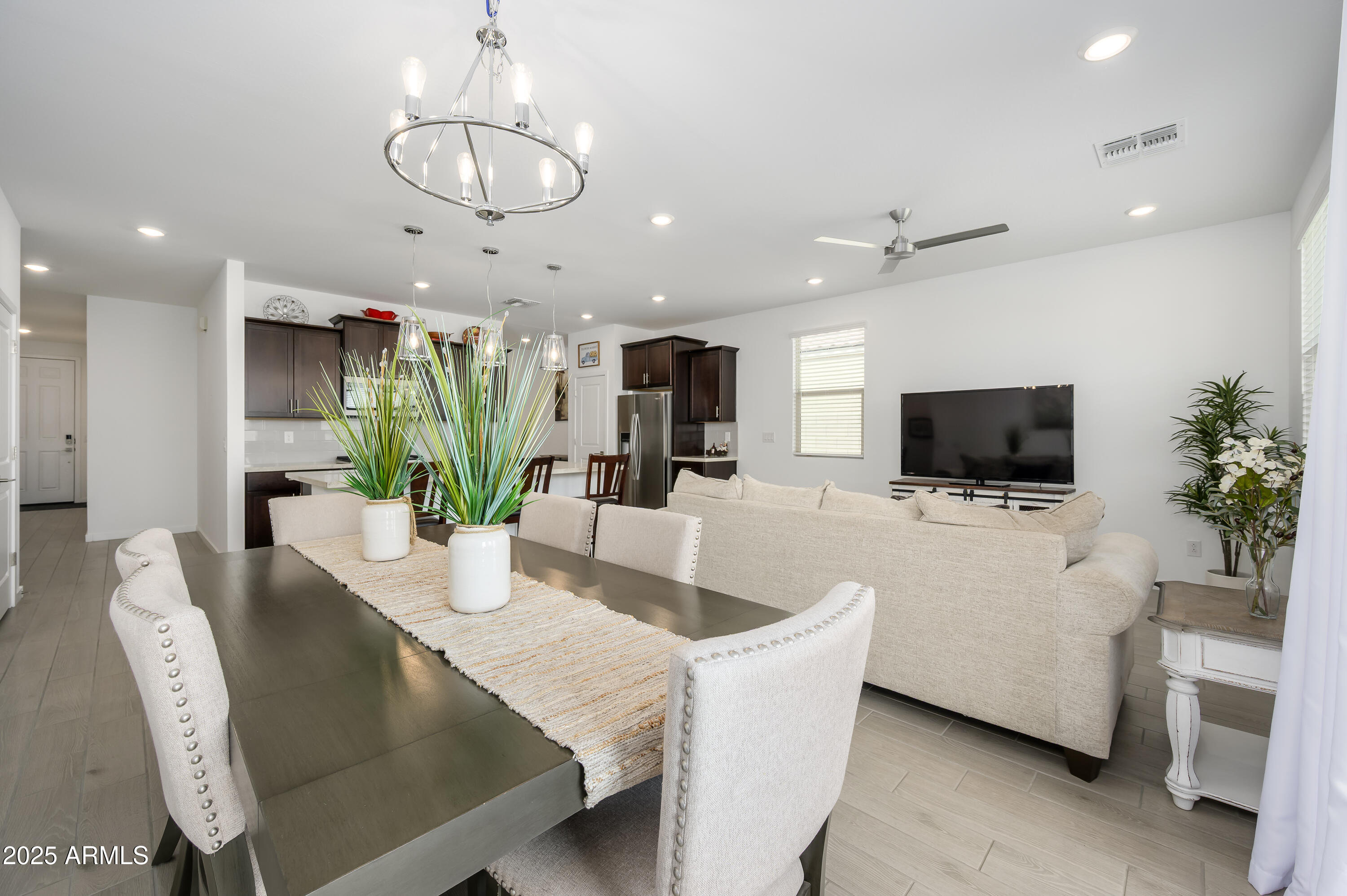 4402 W STICKLEAF Way