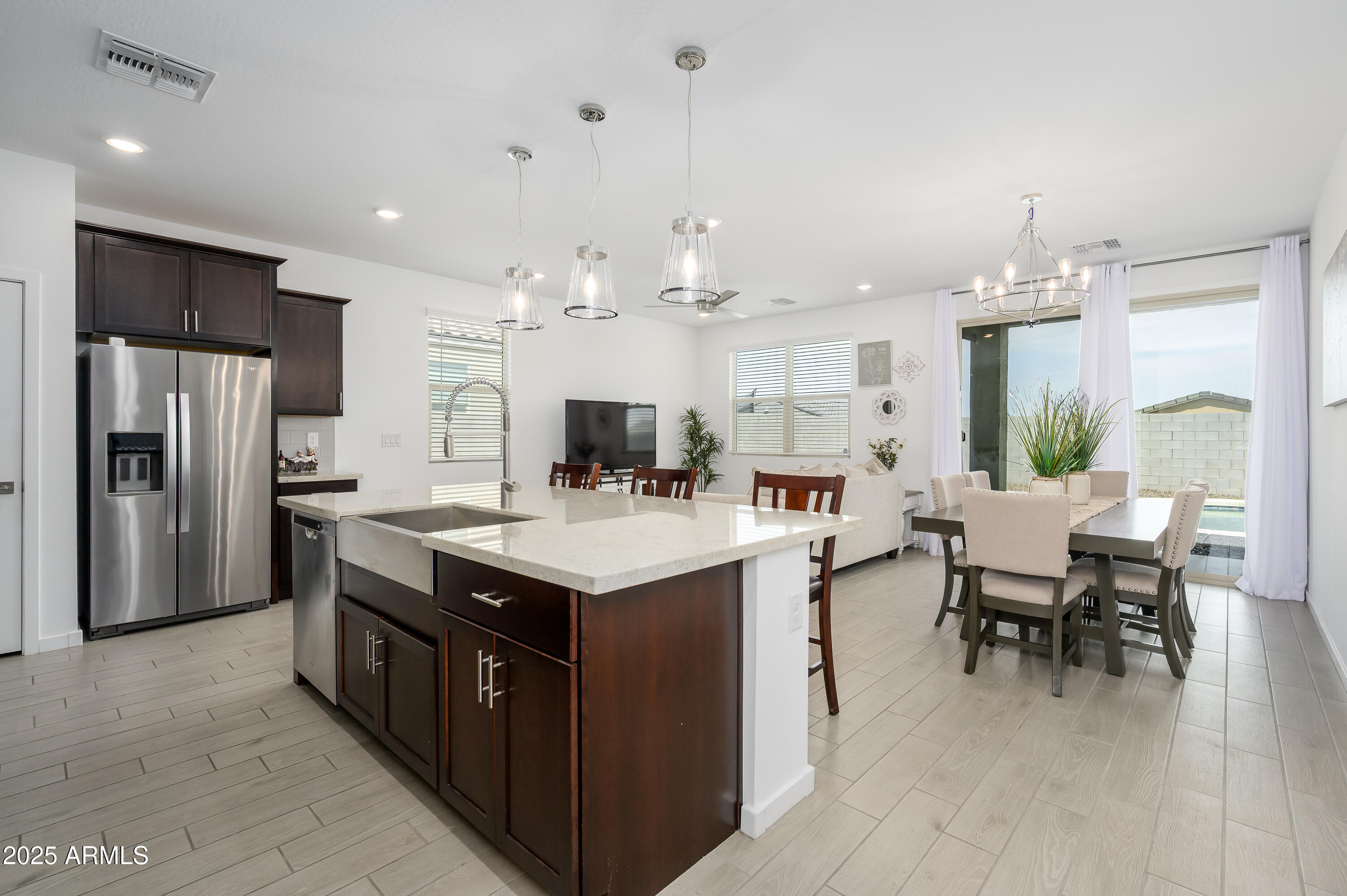 4402 W STICKLEAF Way