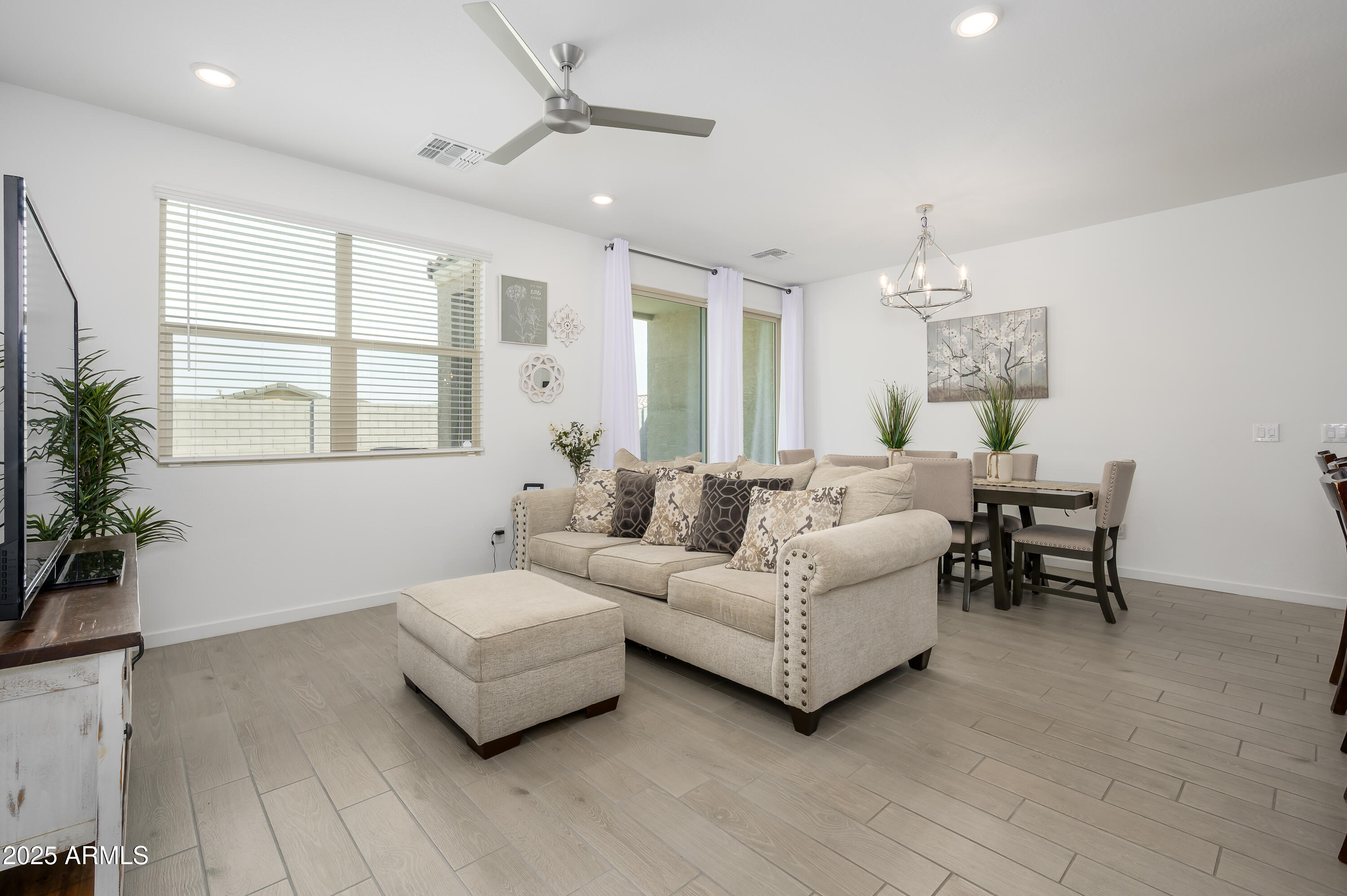 4402 W STICKLEAF Way