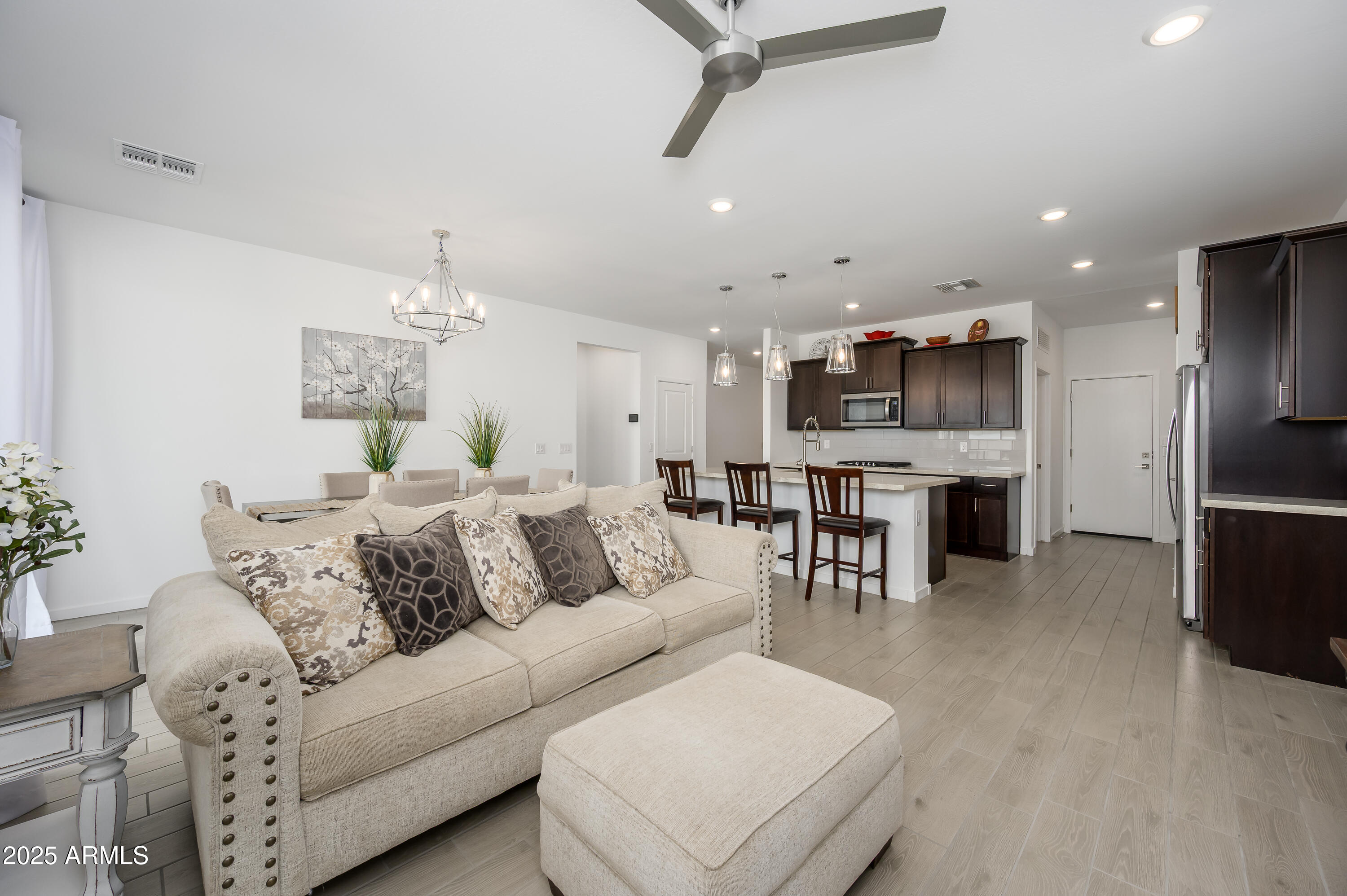 4402 W STICKLEAF Way