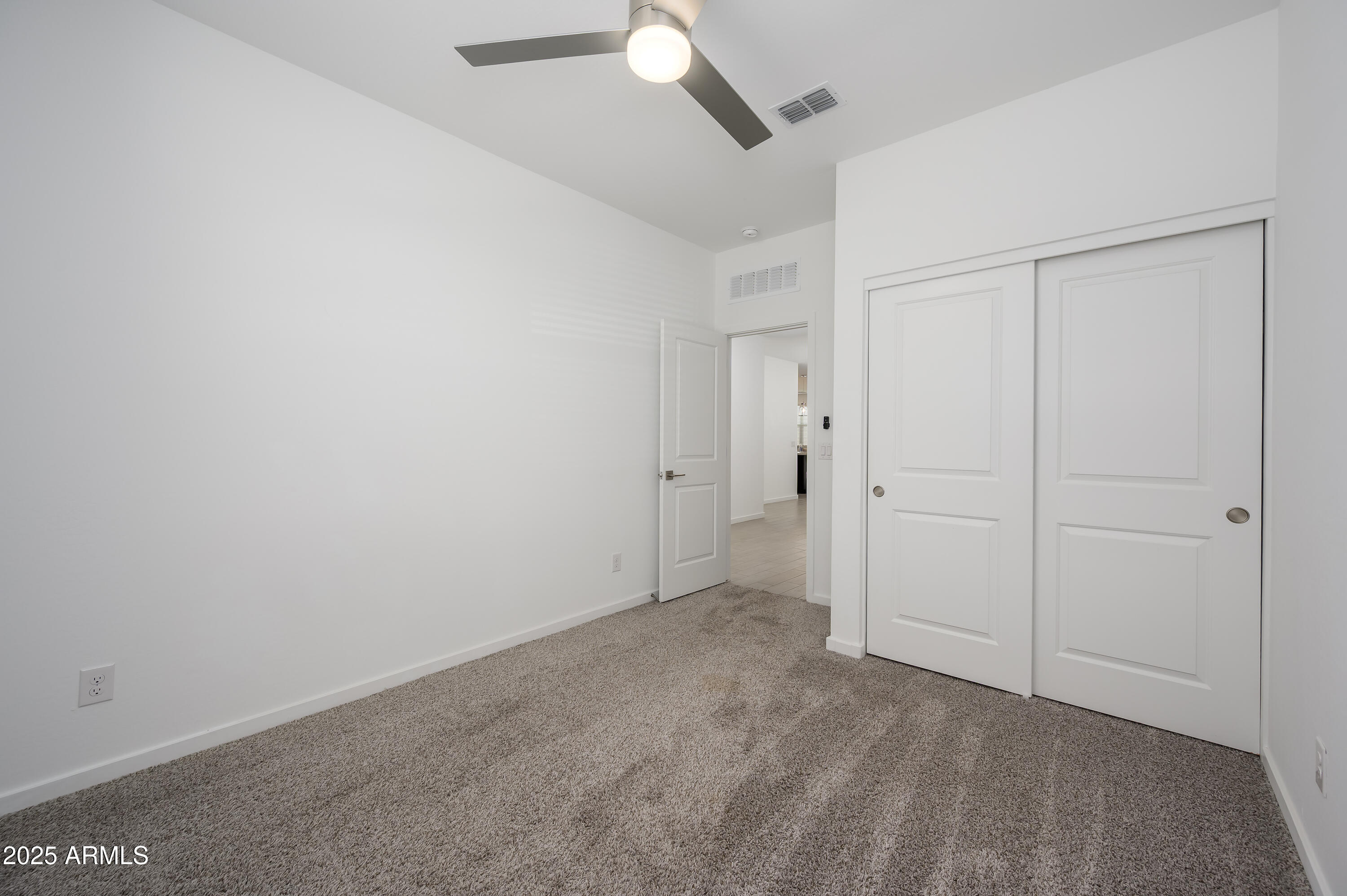 4402 W STICKLEAF Way