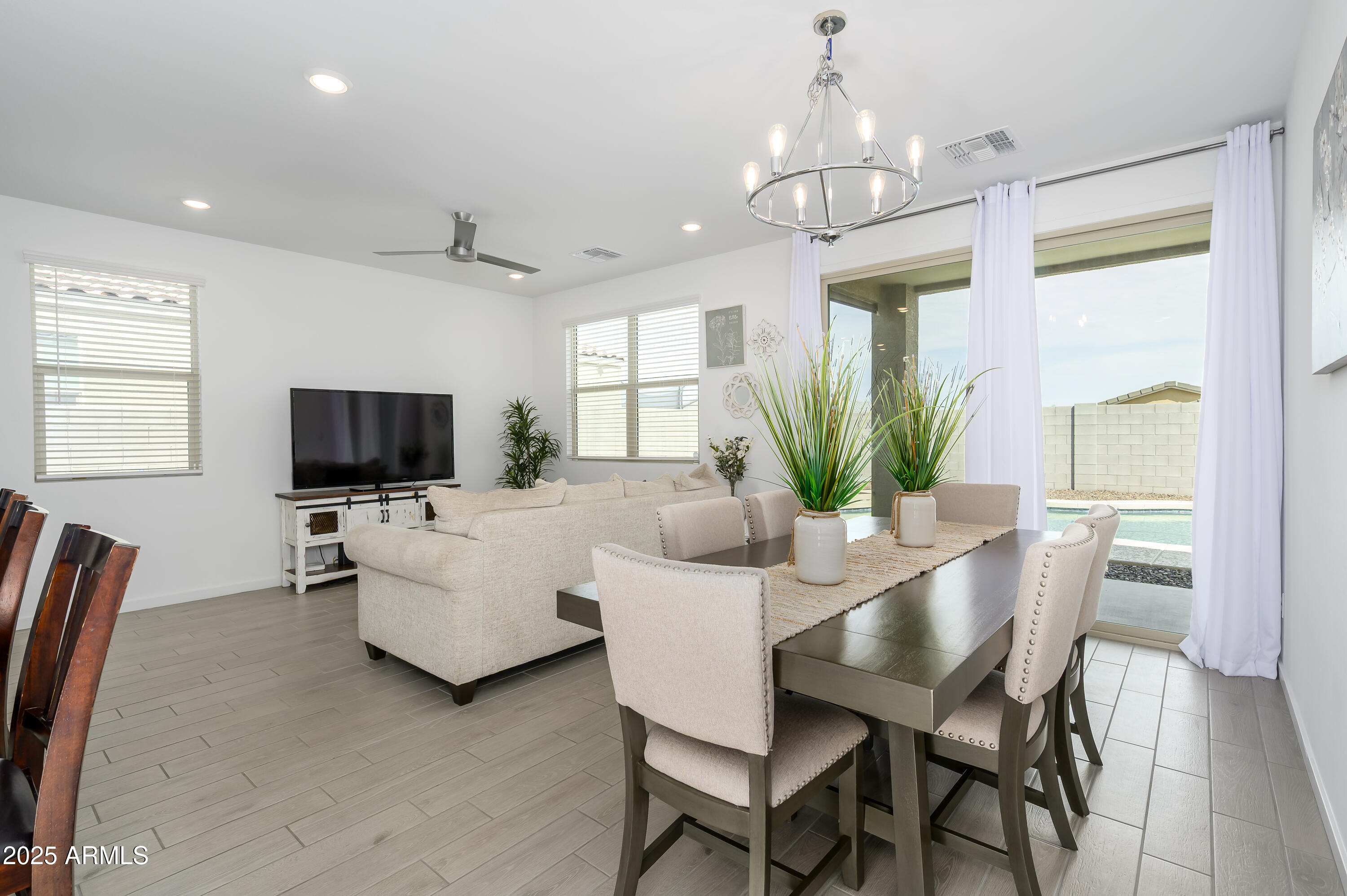 4402 W STICKLEAF Way