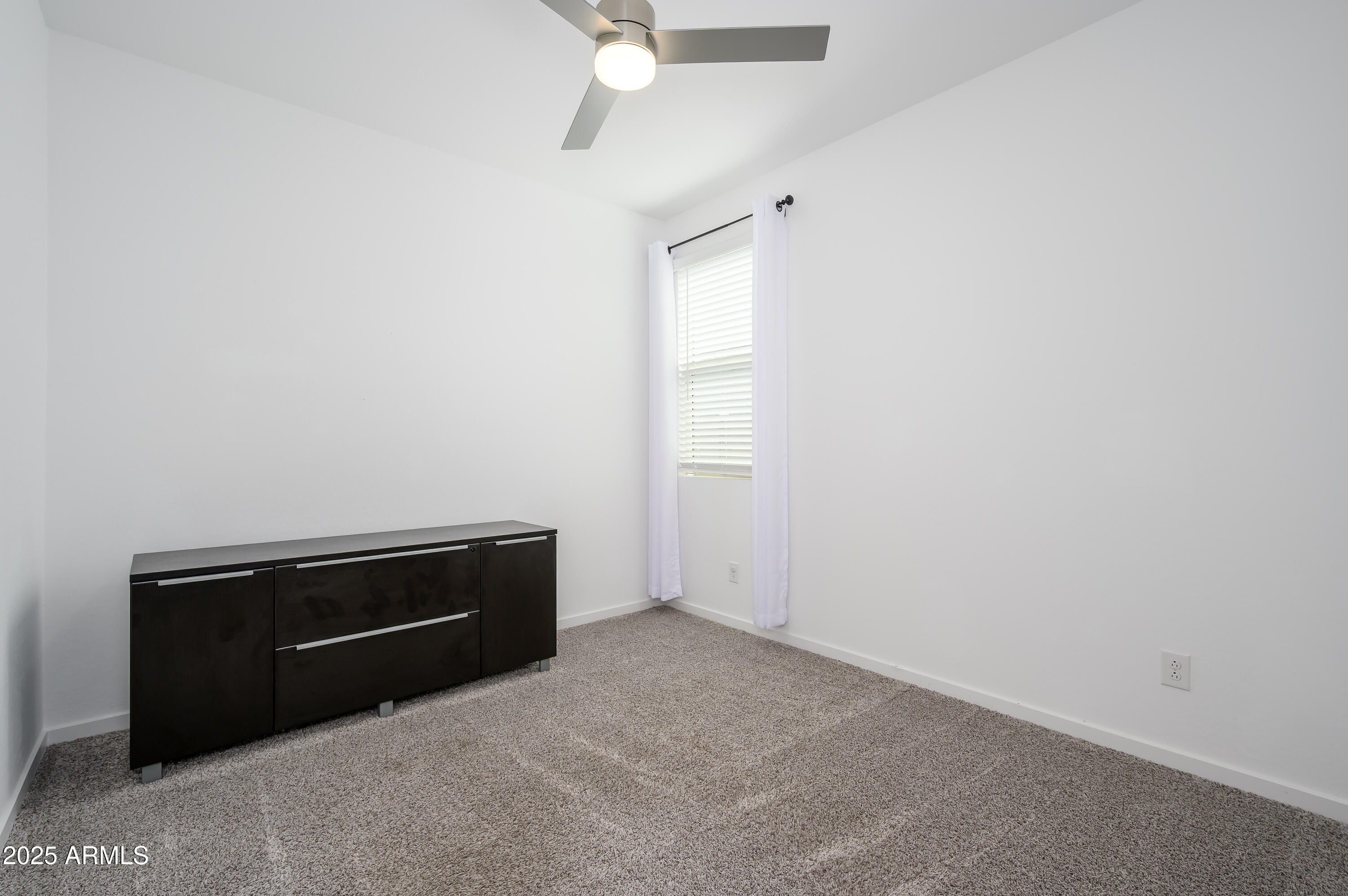 4402 W STICKLEAF Way