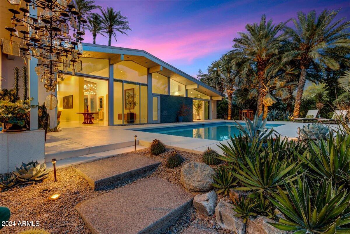 8517 N 48TH Place