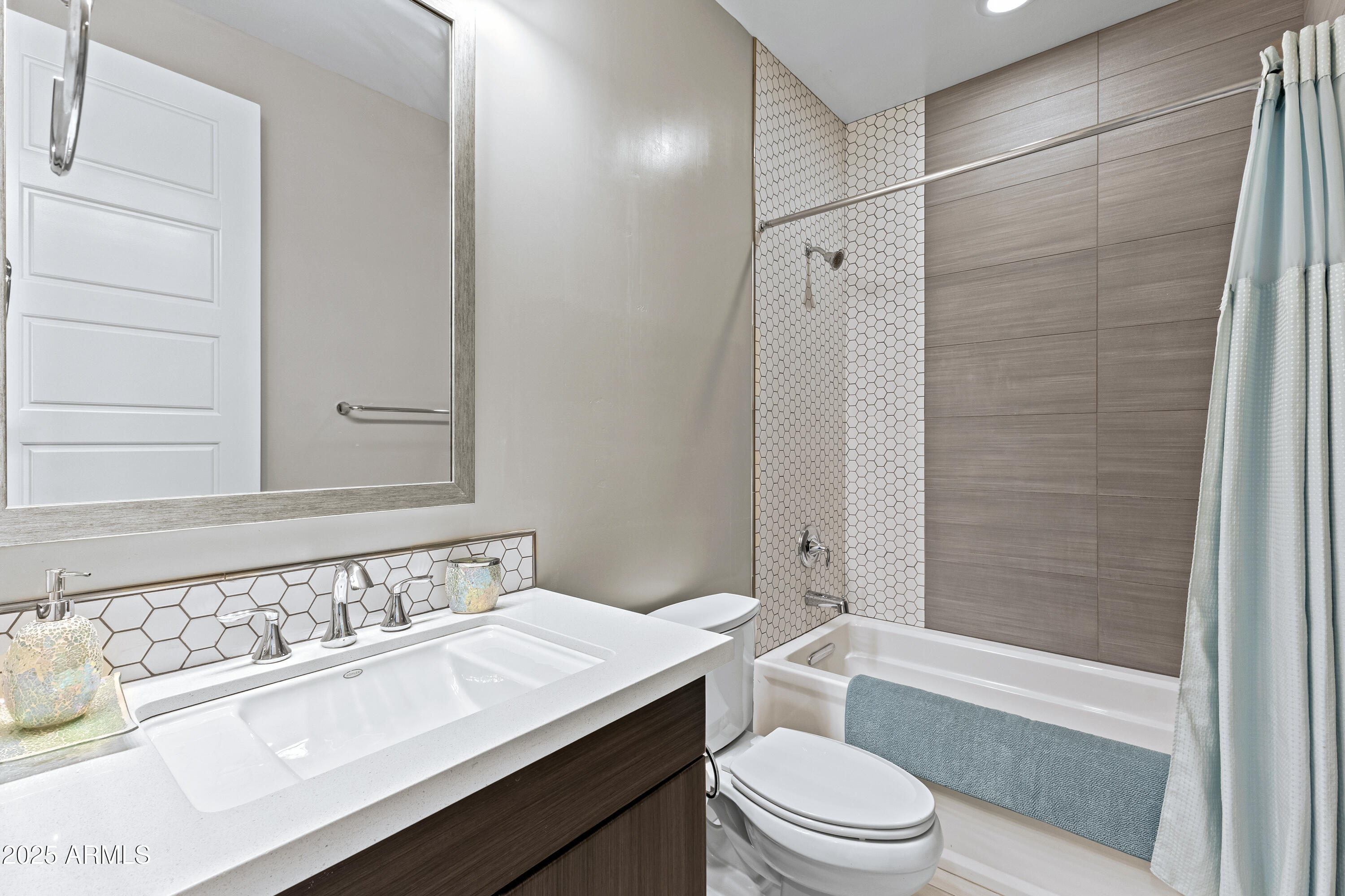 1717 E MORTEN Avenue, 62