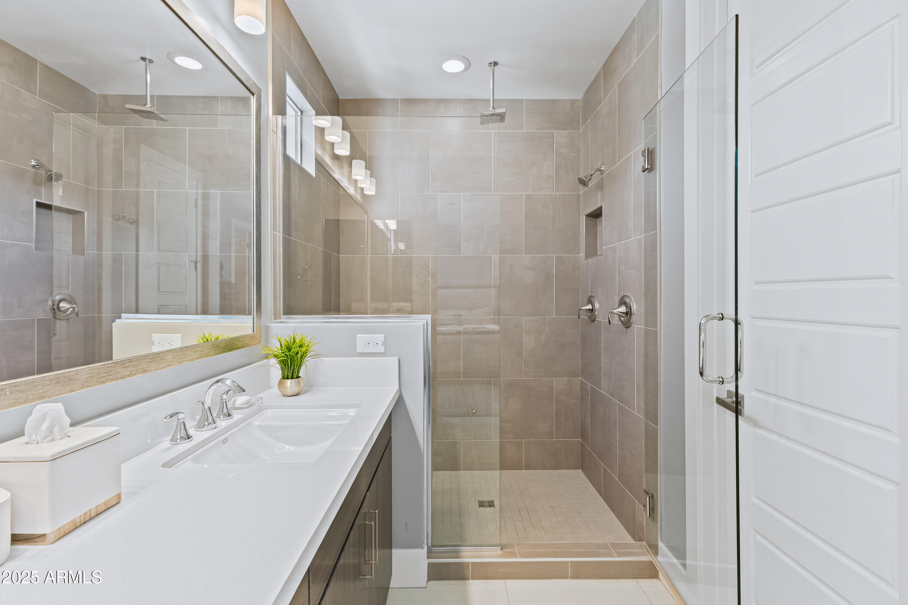 1717 E MORTEN Avenue, 62