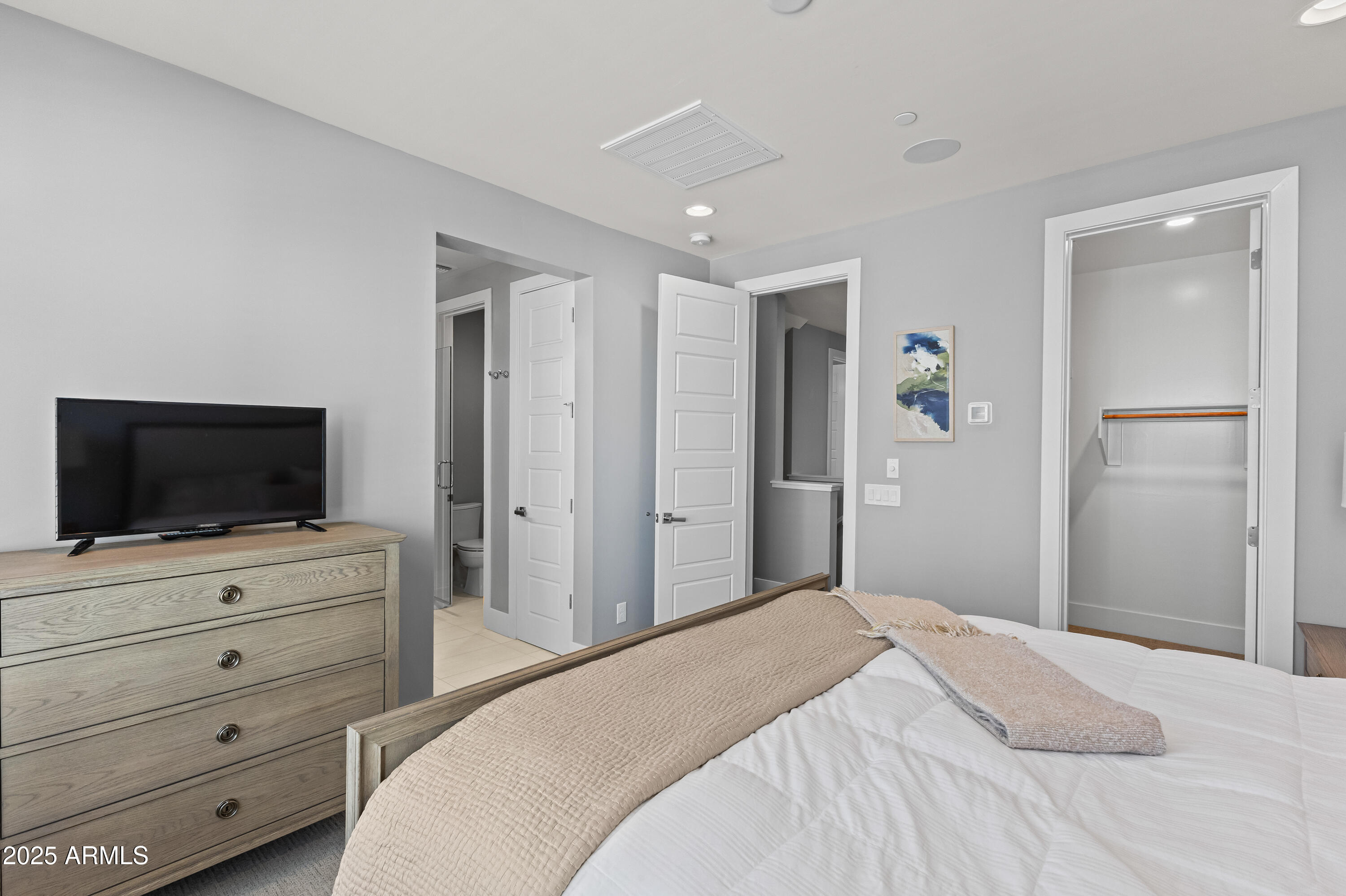 1717 E MORTEN Avenue, 62