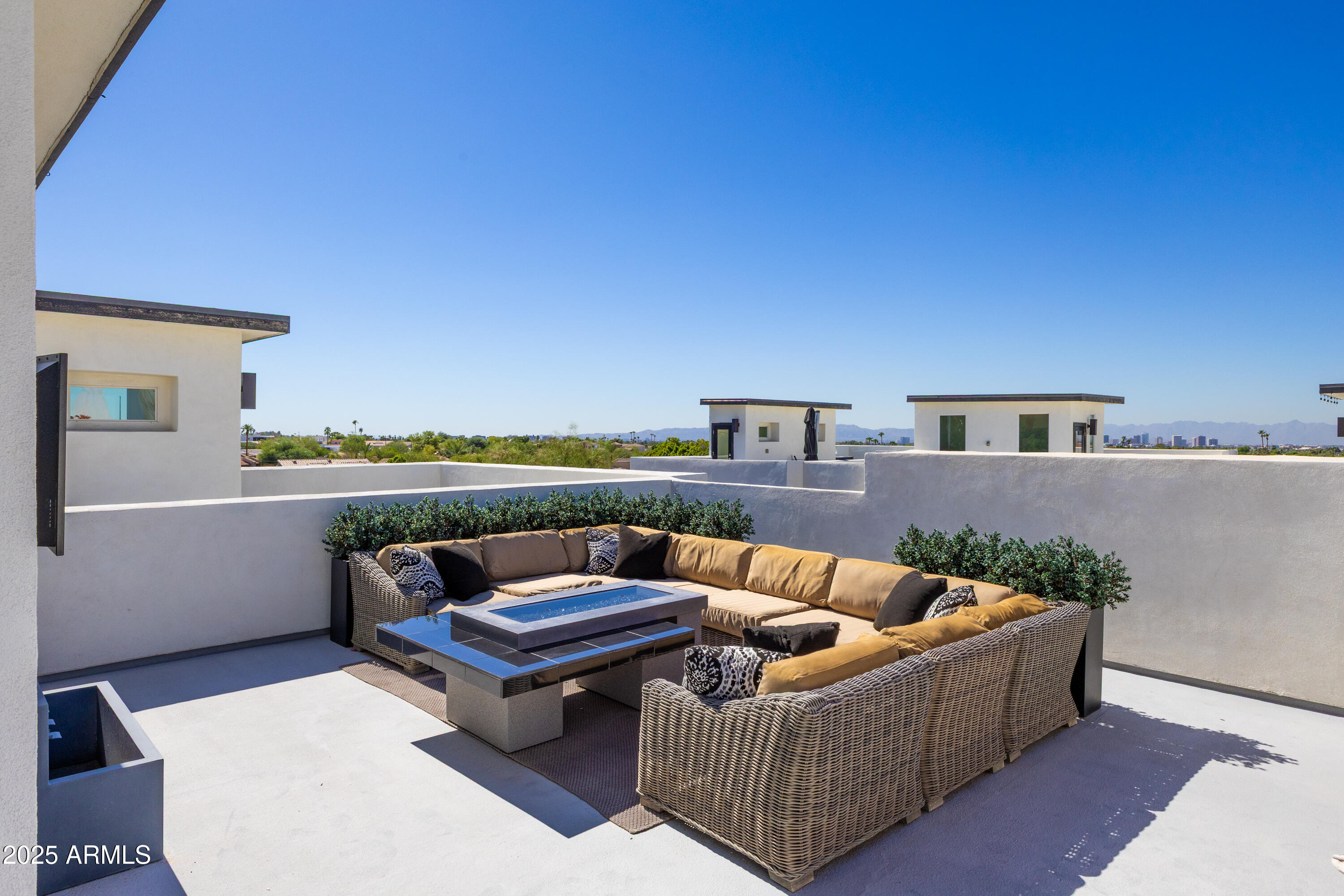 1717 E MORTEN Avenue, 62