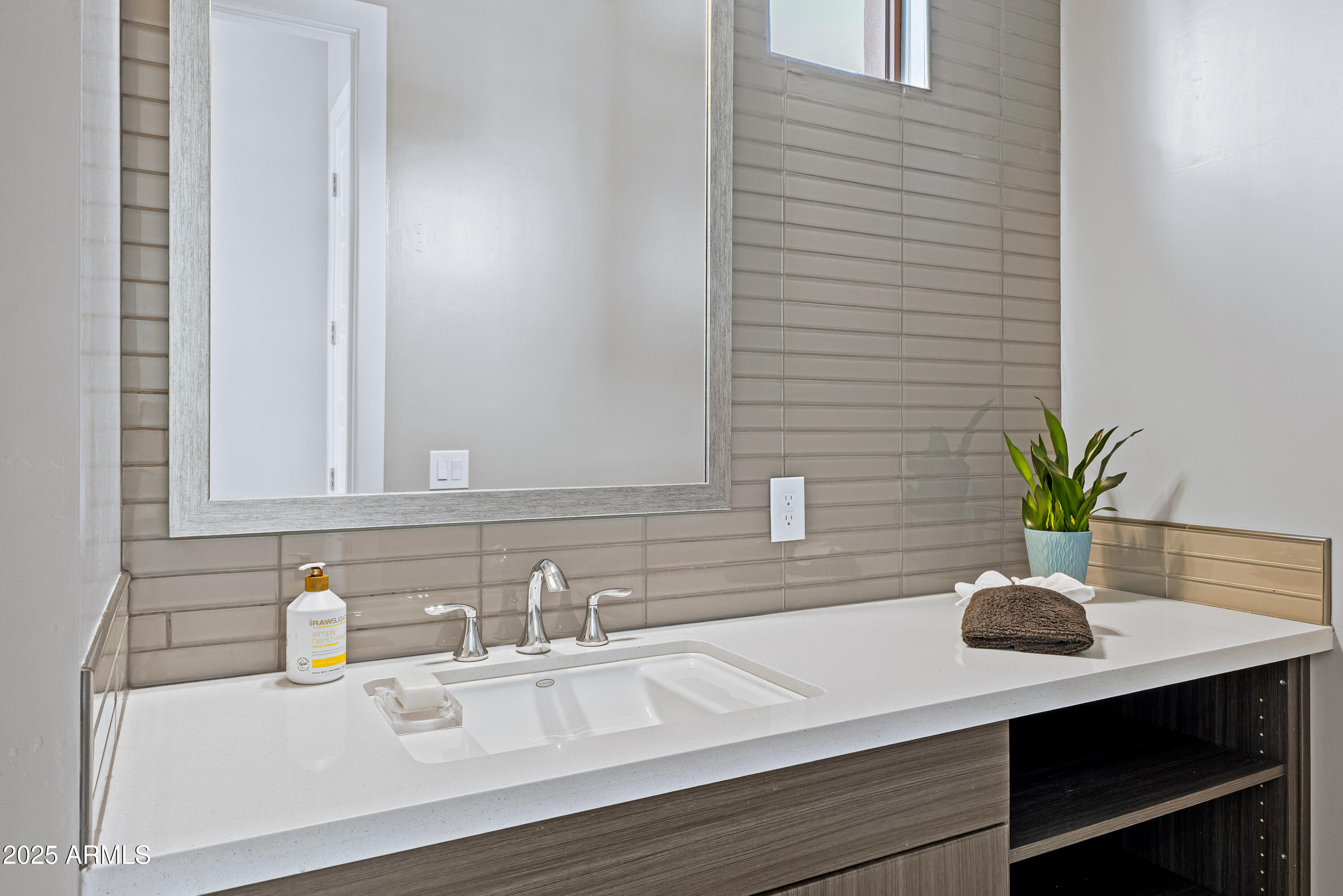 1717 E MORTEN Avenue, 62