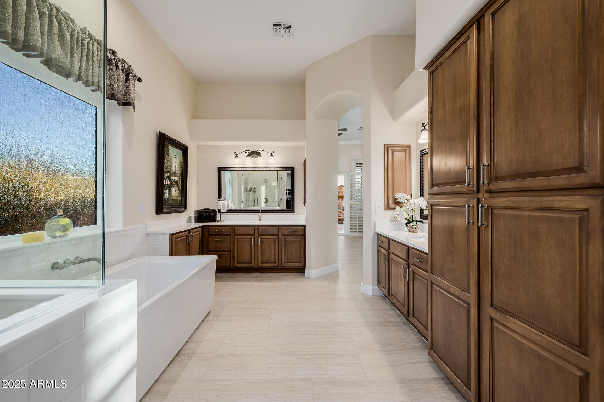 116 E DESERT WIND Drive