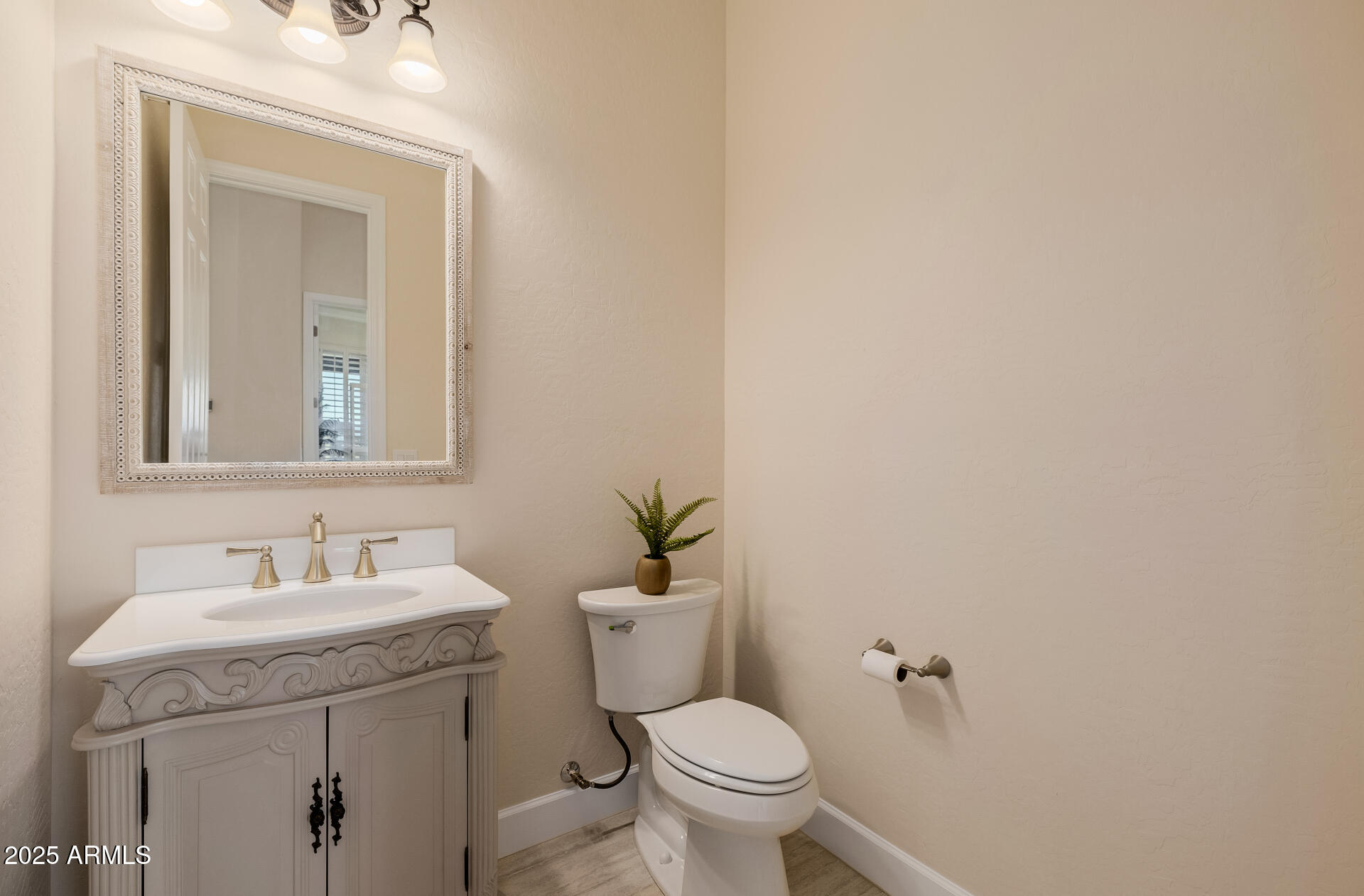 116 E DESERT WIND Drive