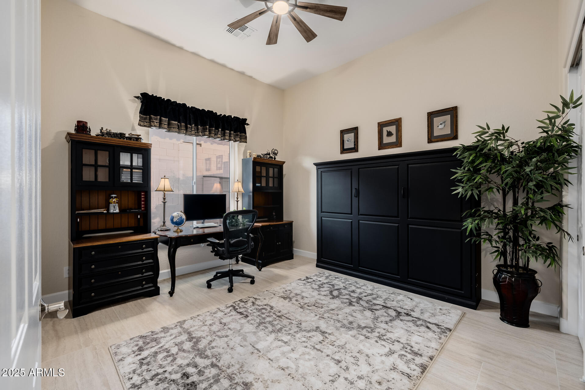 116 E DESERT WIND Drive