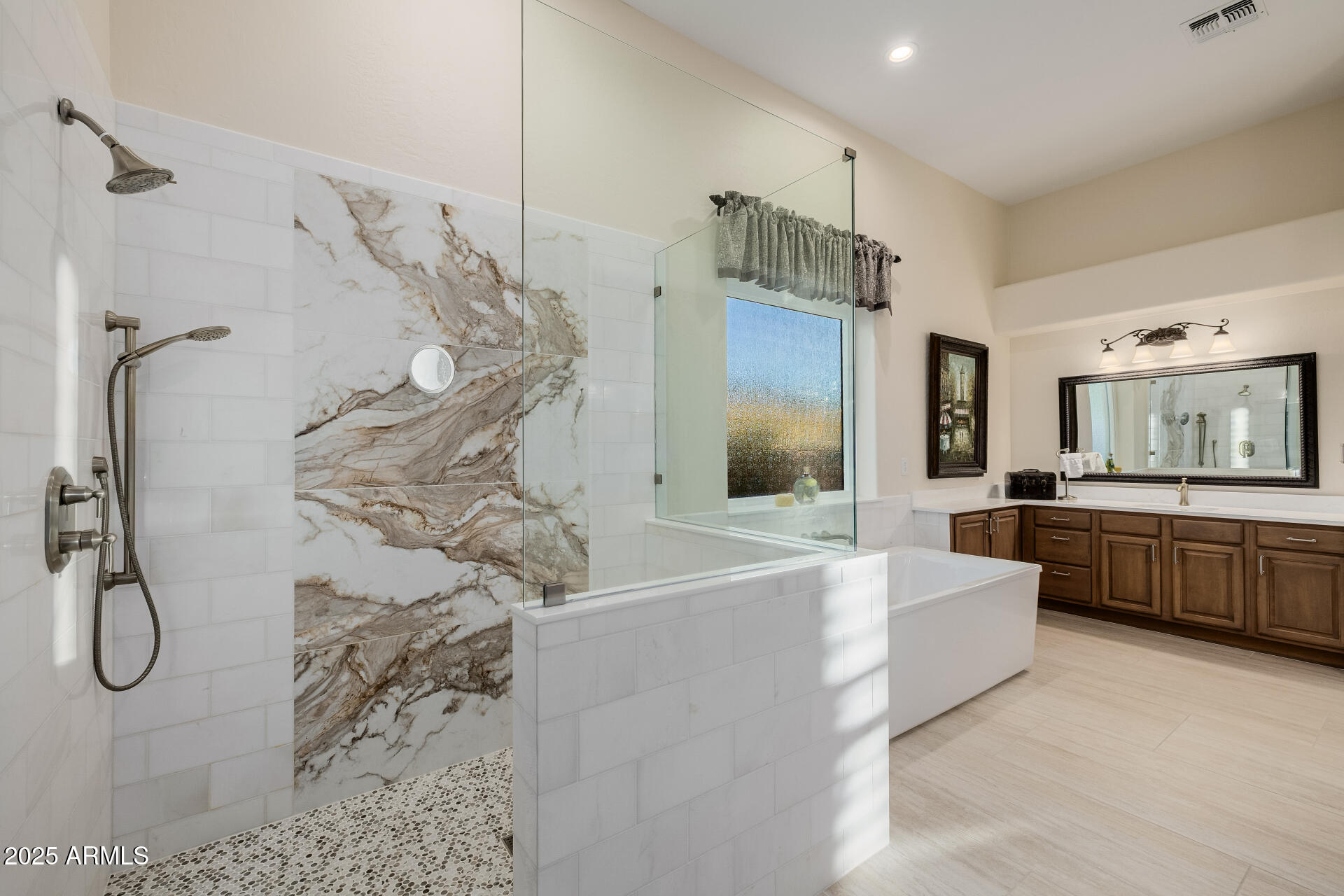 116 E DESERT WIND Drive