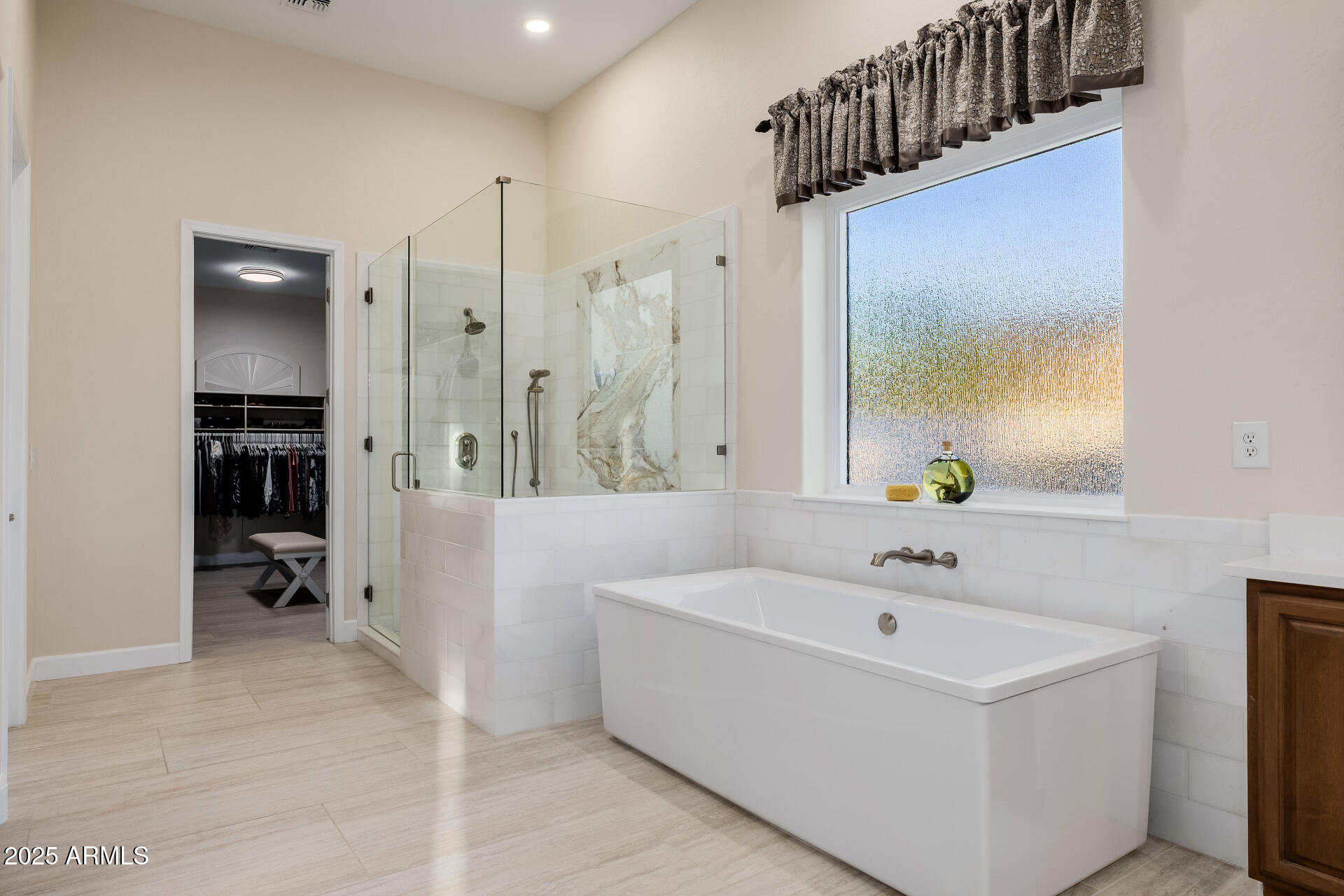 116 E DESERT WIND Drive