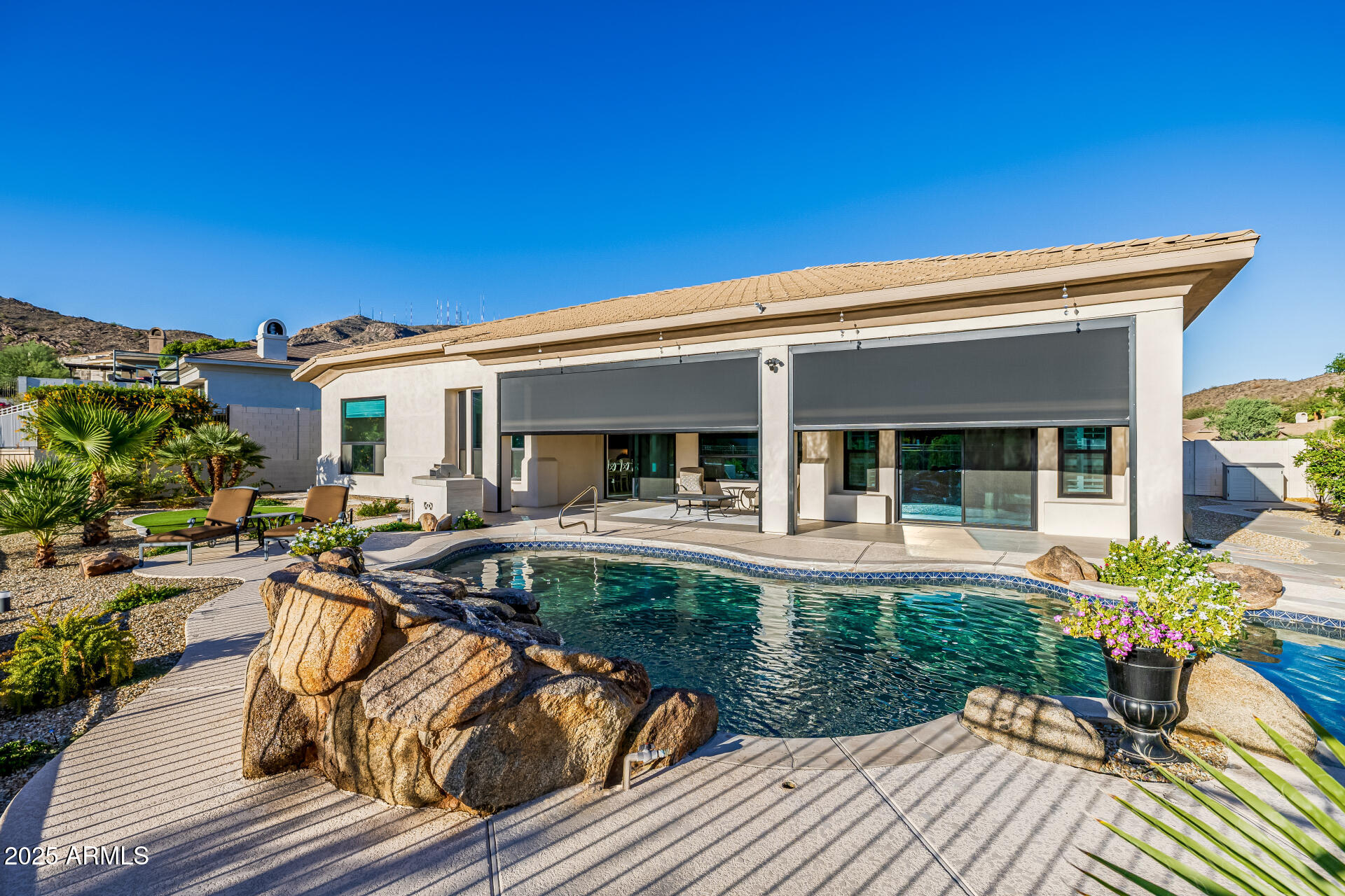 116 E DESERT WIND Drive