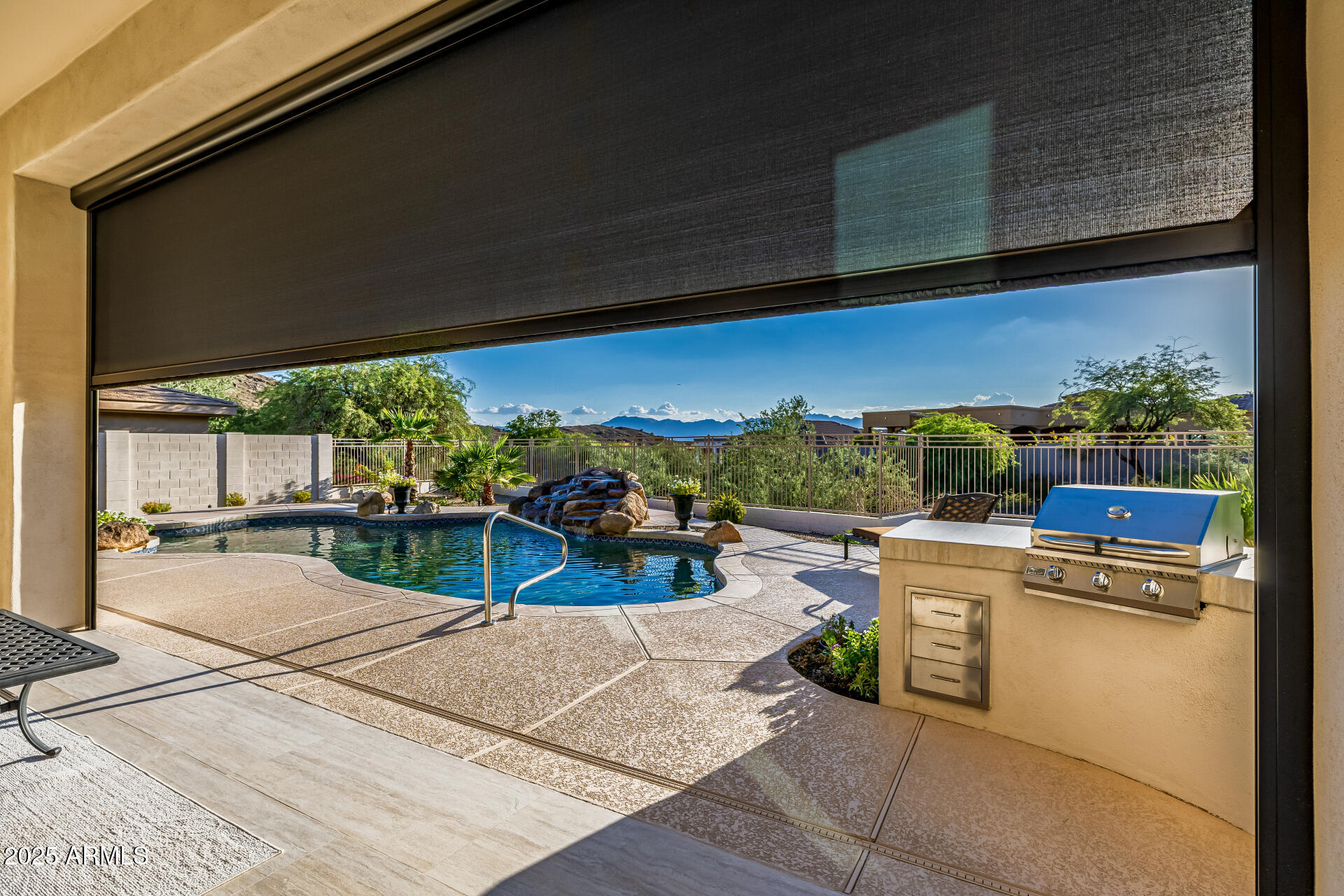 116 E DESERT WIND Drive