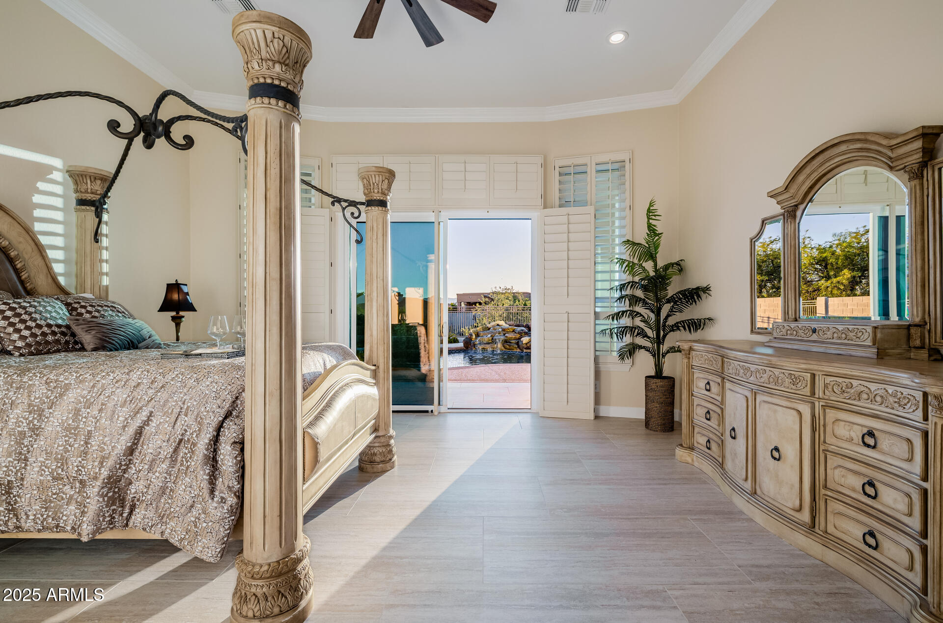 116 E DESERT WIND Drive