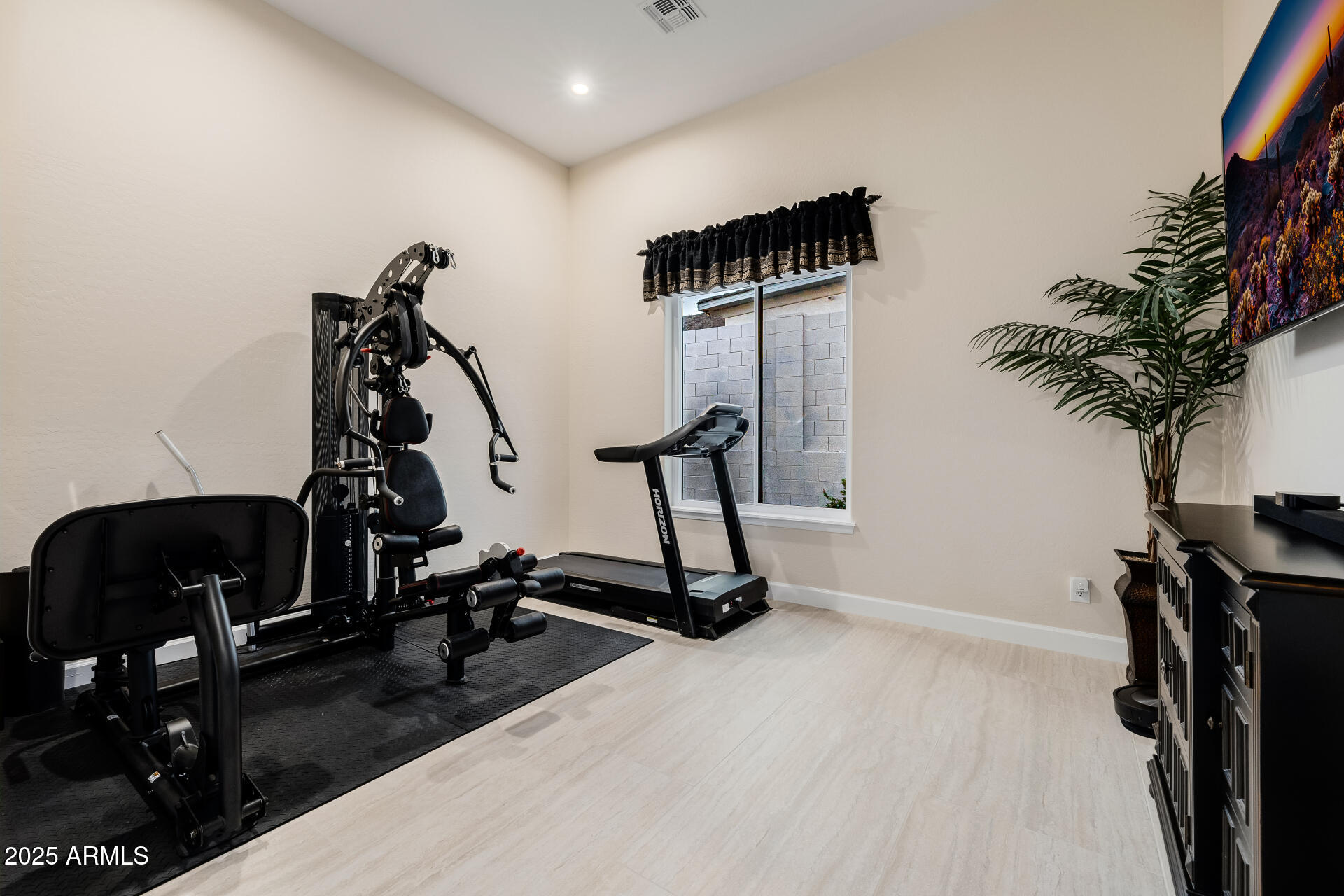 116 E DESERT WIND Drive