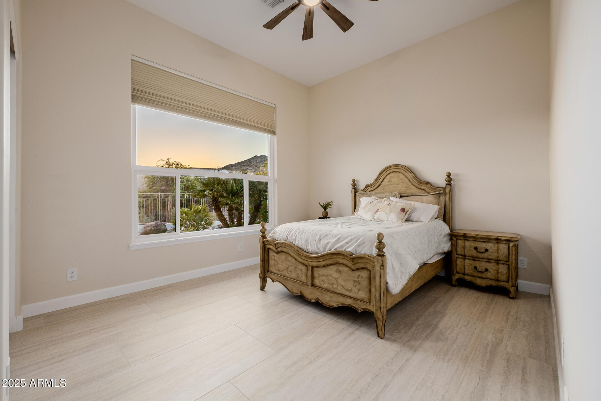 116 E DESERT WIND Drive