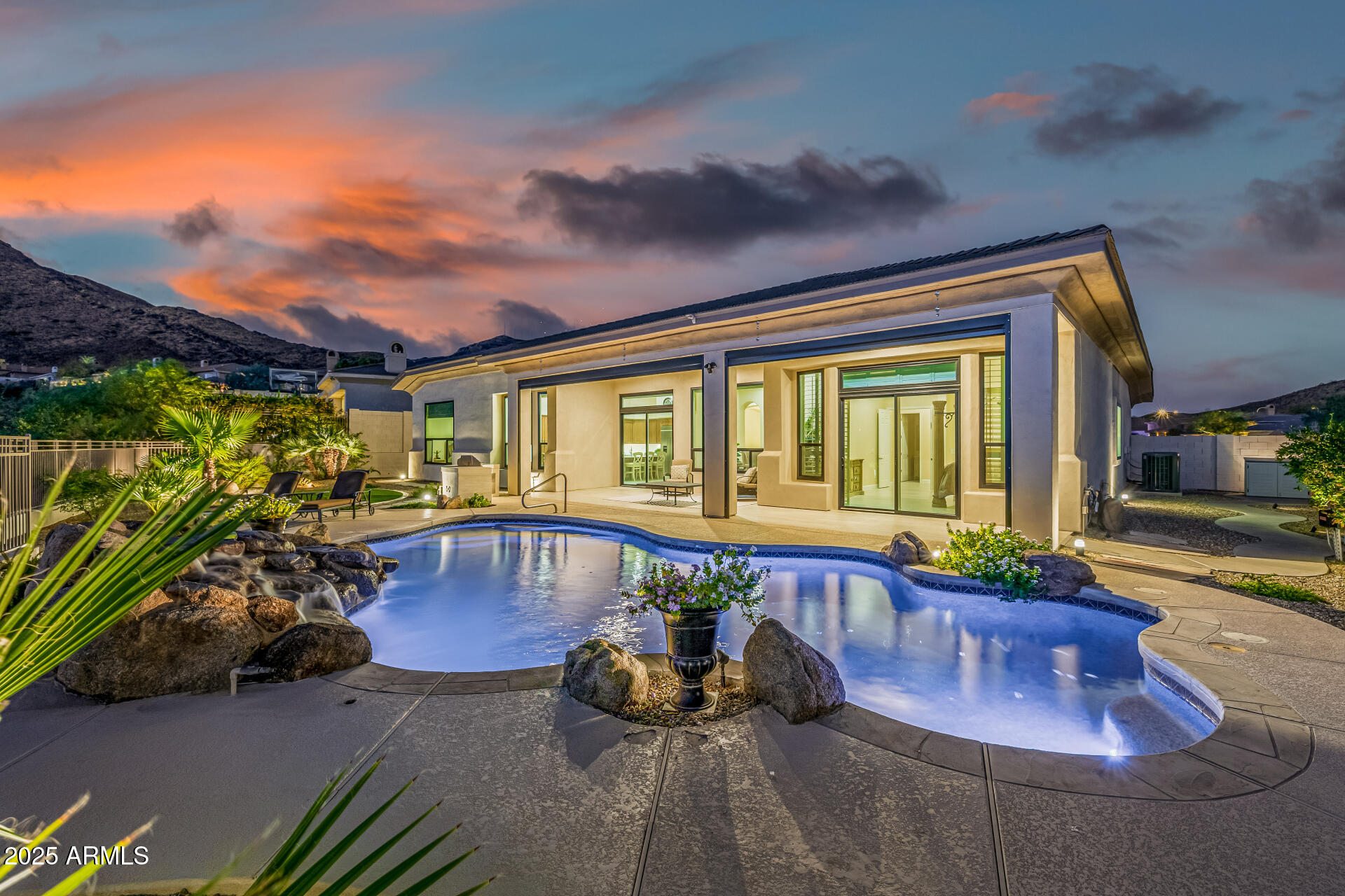 116 E DESERT WIND Drive