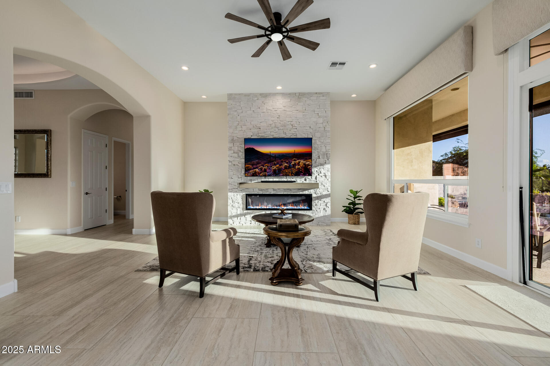 116 E DESERT WIND Drive