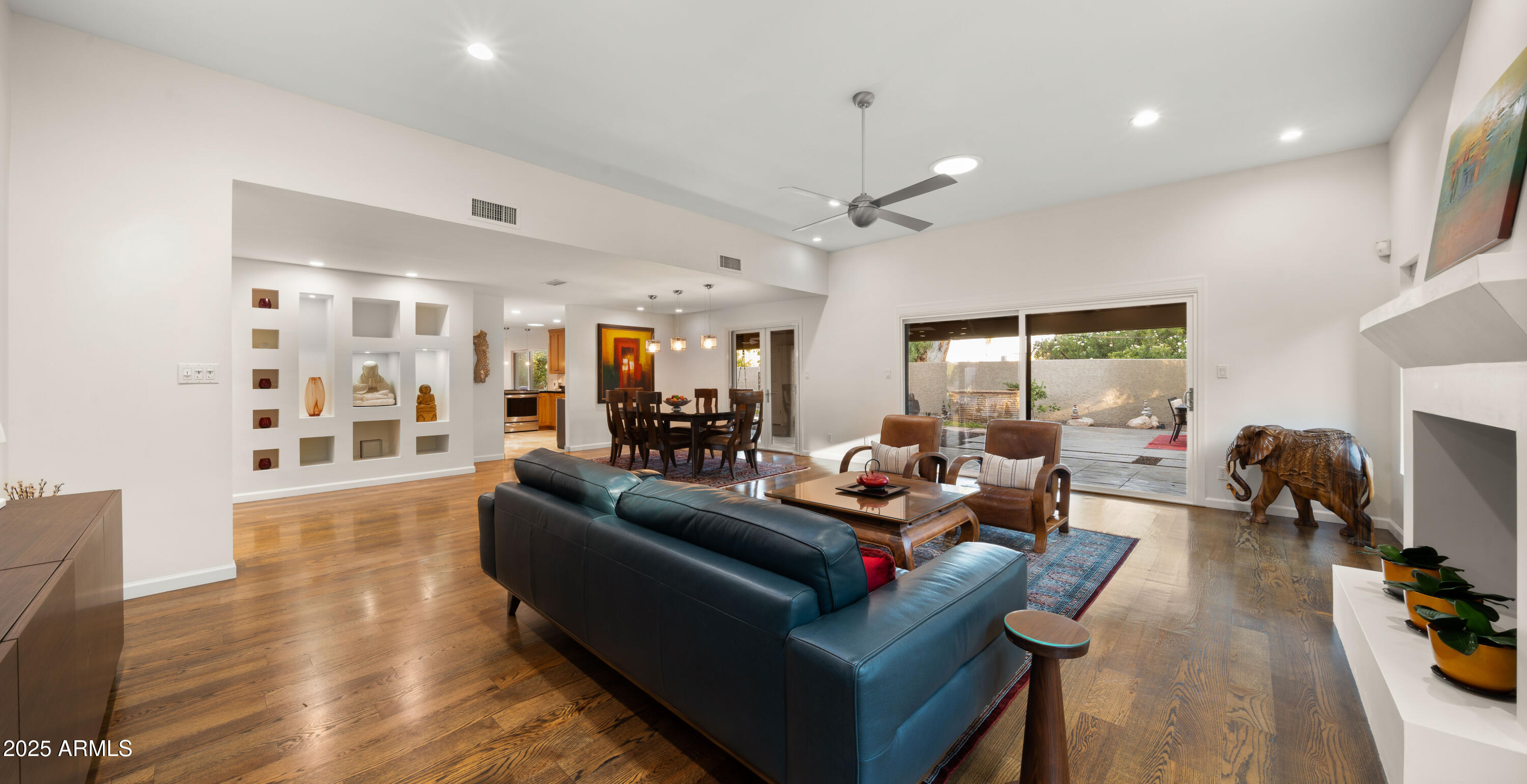 2423 E MARSHALL Avenue