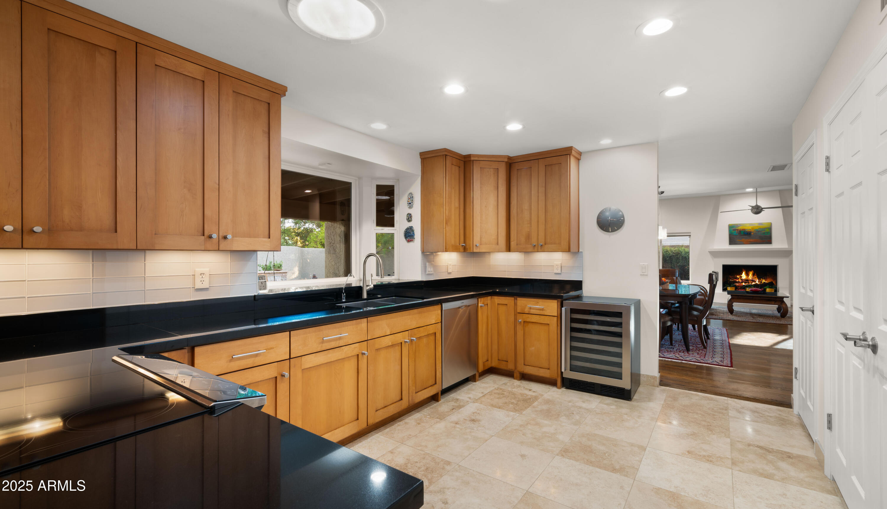 2423 E MARSHALL Avenue