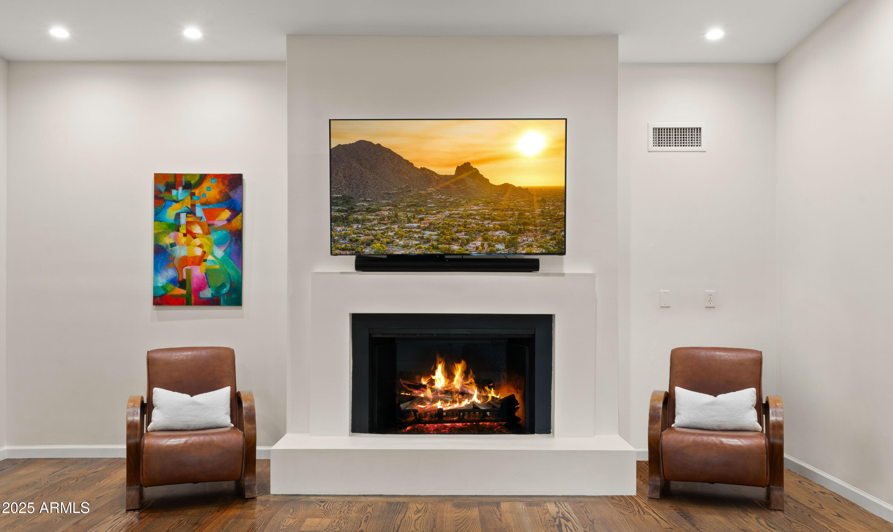 2423 E MARSHALL Avenue