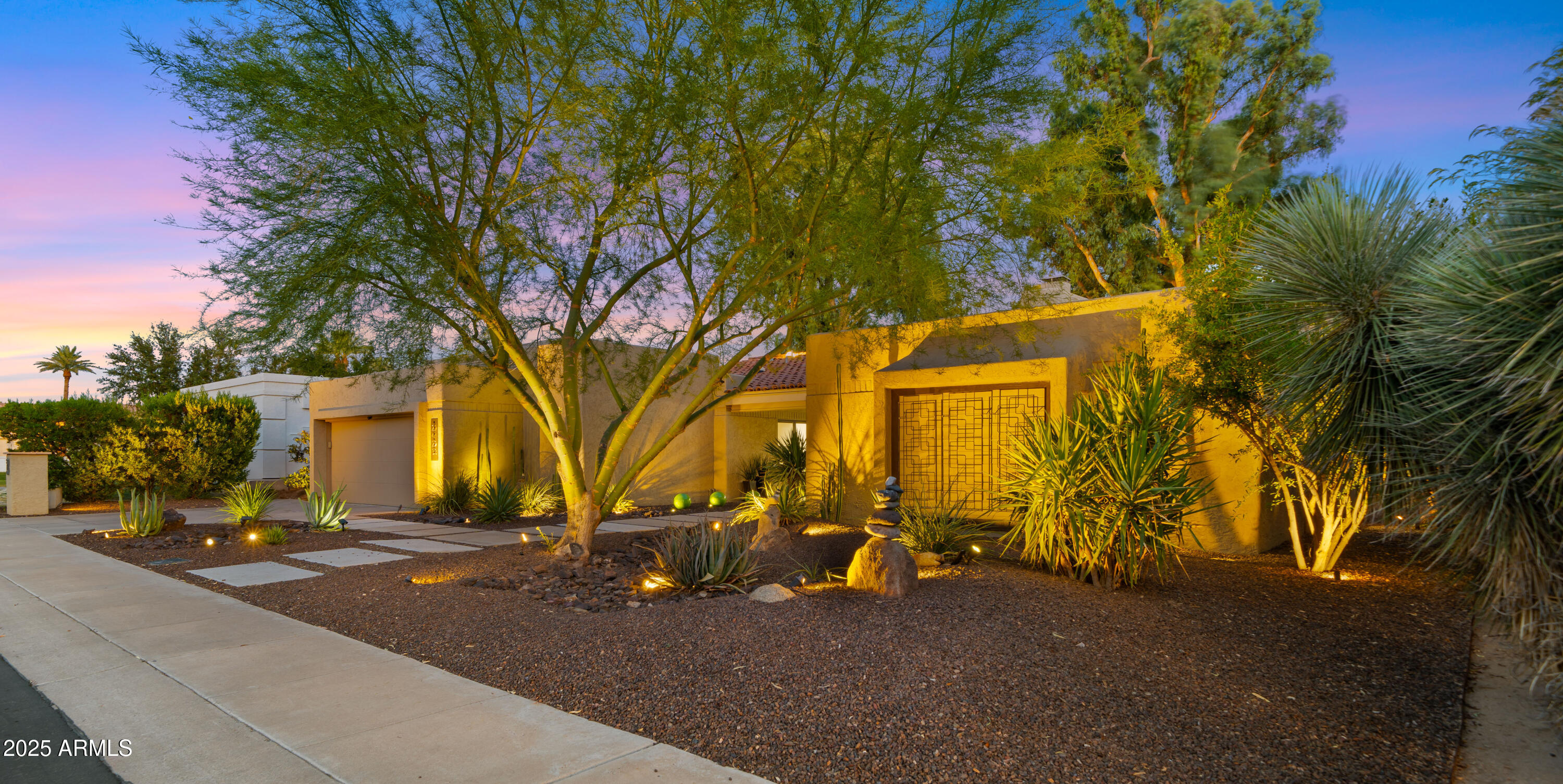 2423 E MARSHALL Avenue