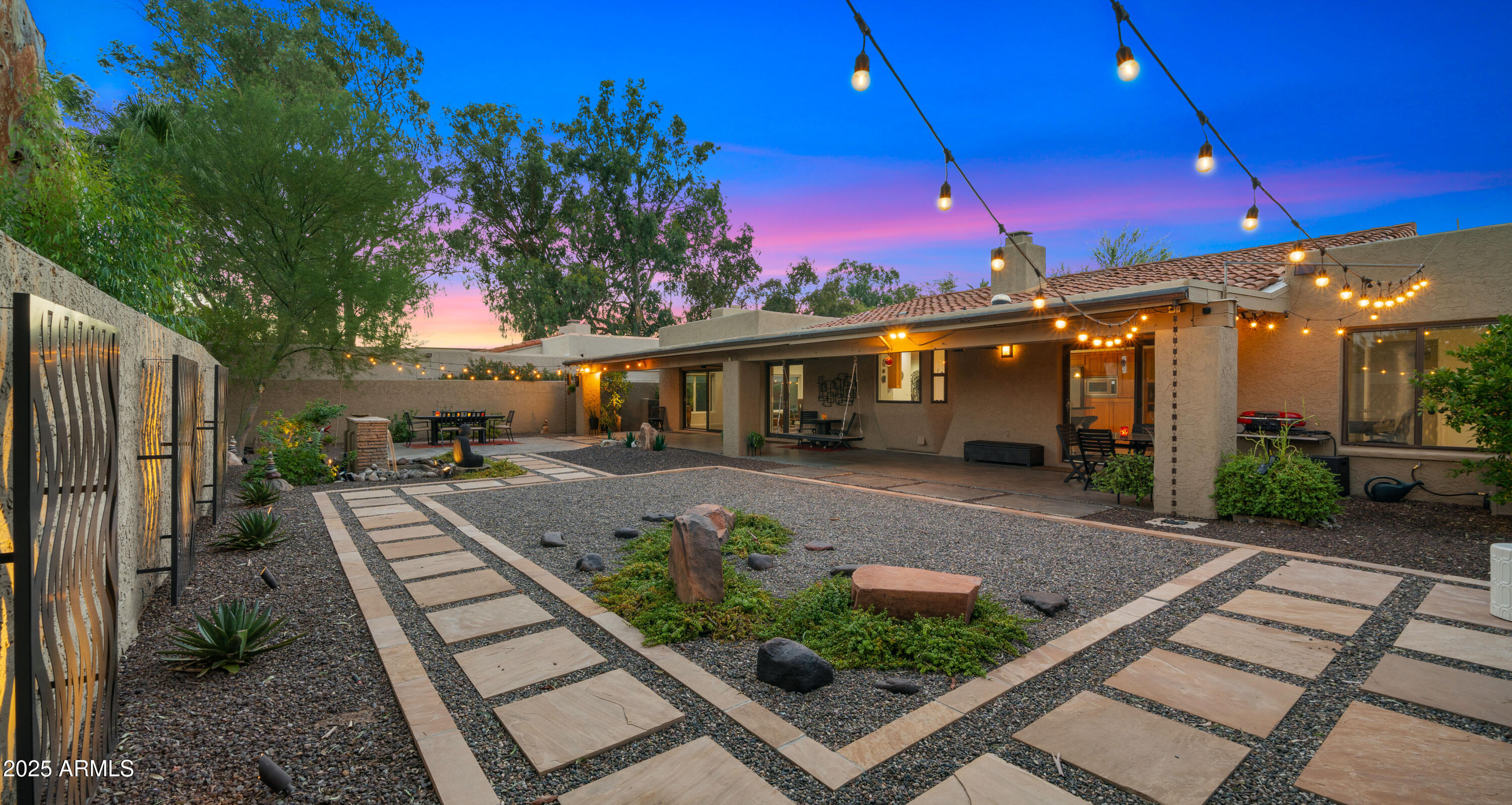 2423 E MARSHALL Avenue