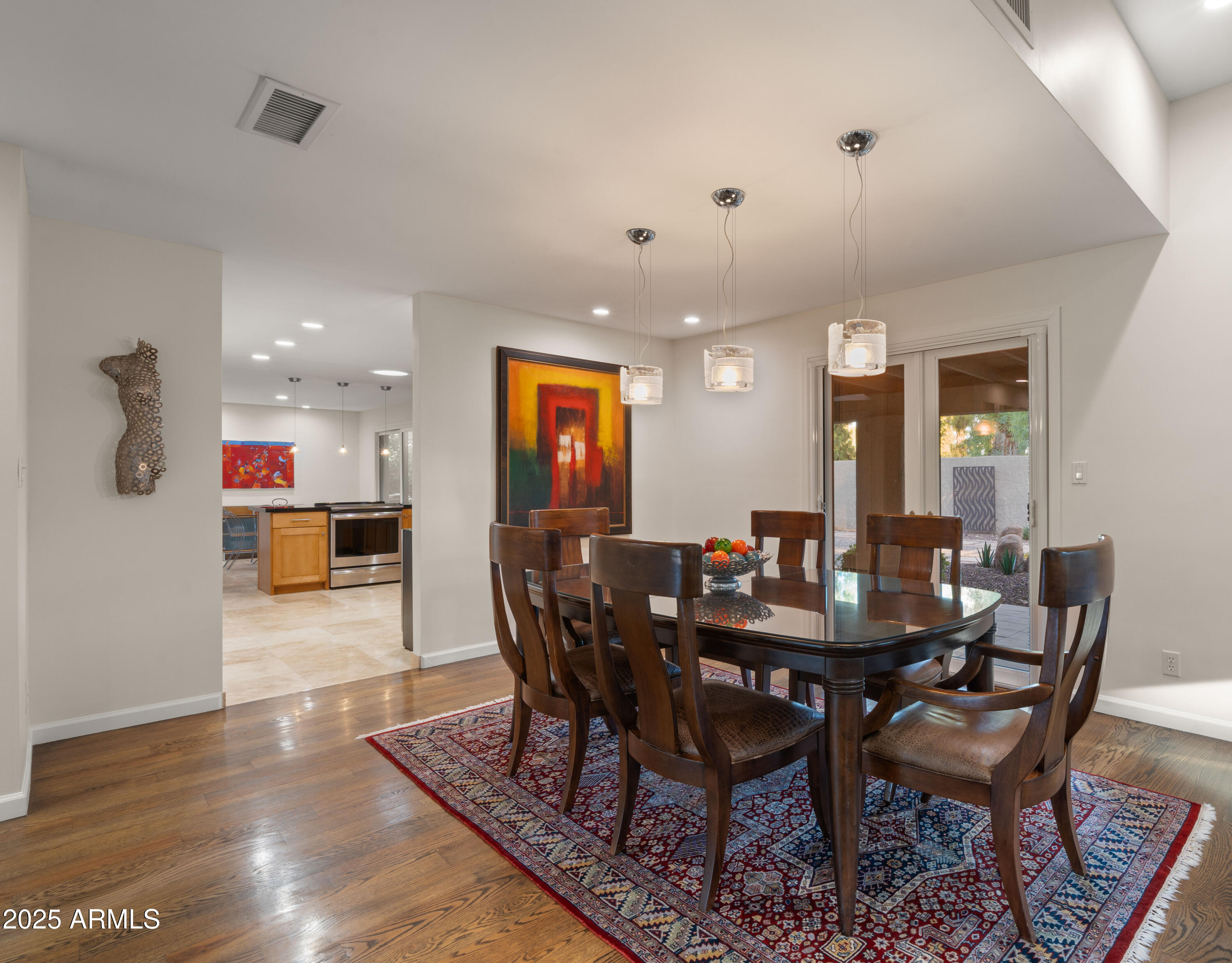 2423 E MARSHALL Avenue