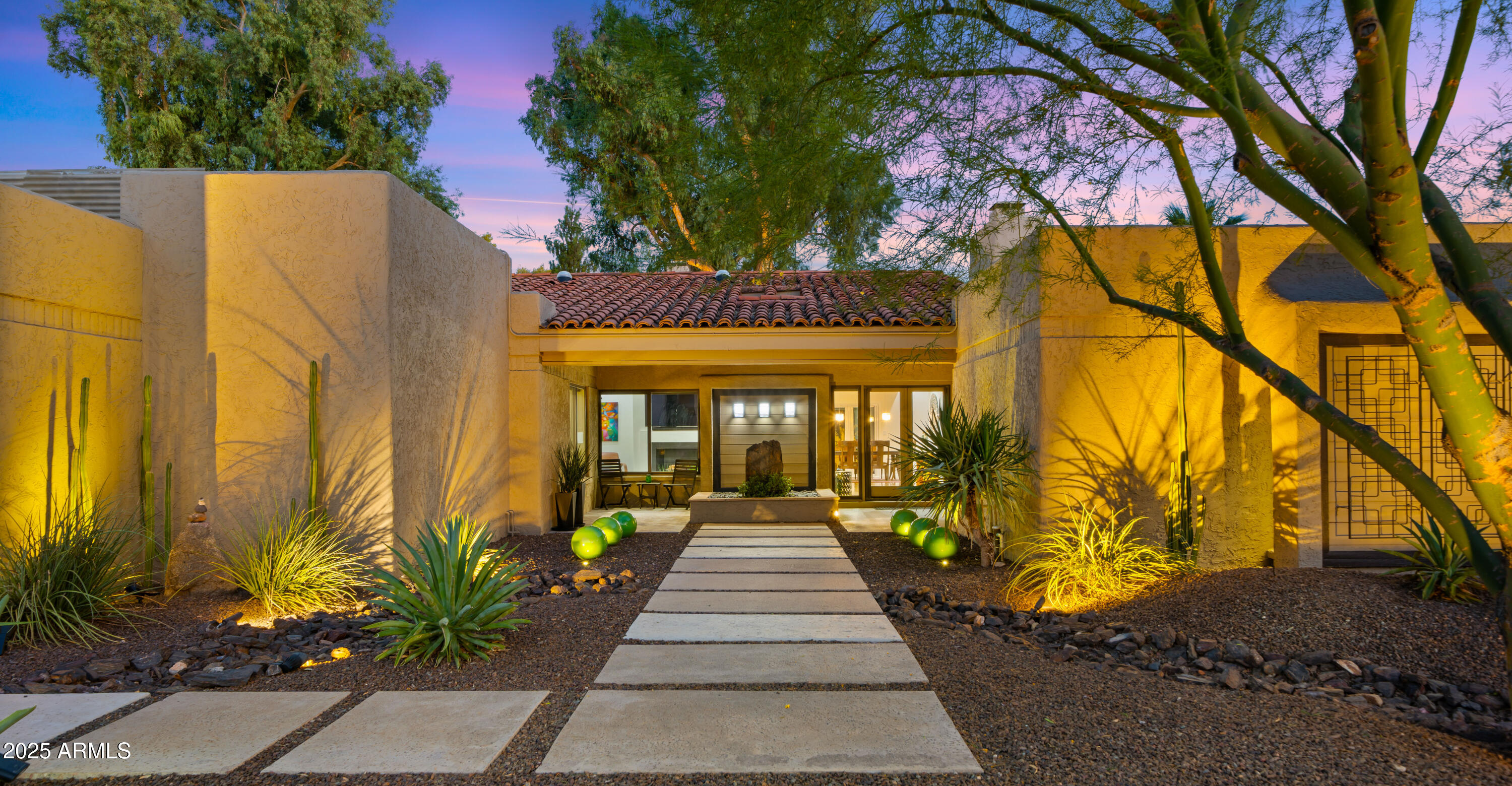 2423 E MARSHALL Avenue