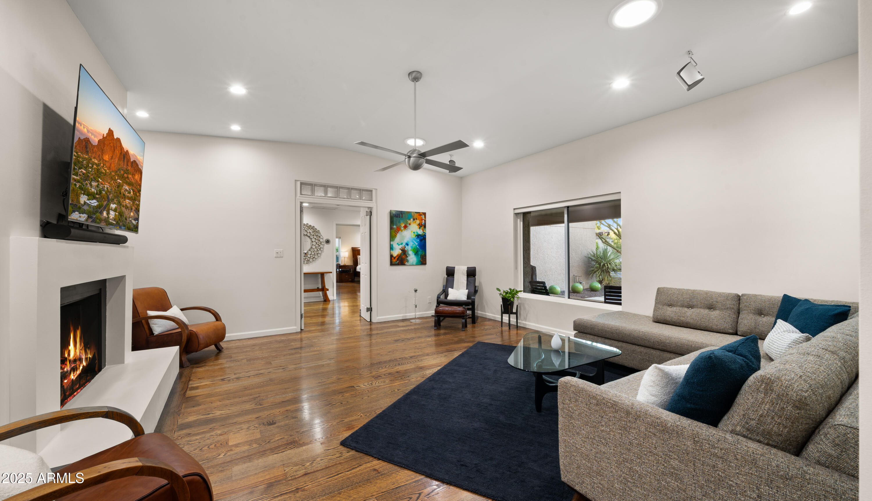 2423 E MARSHALL Avenue