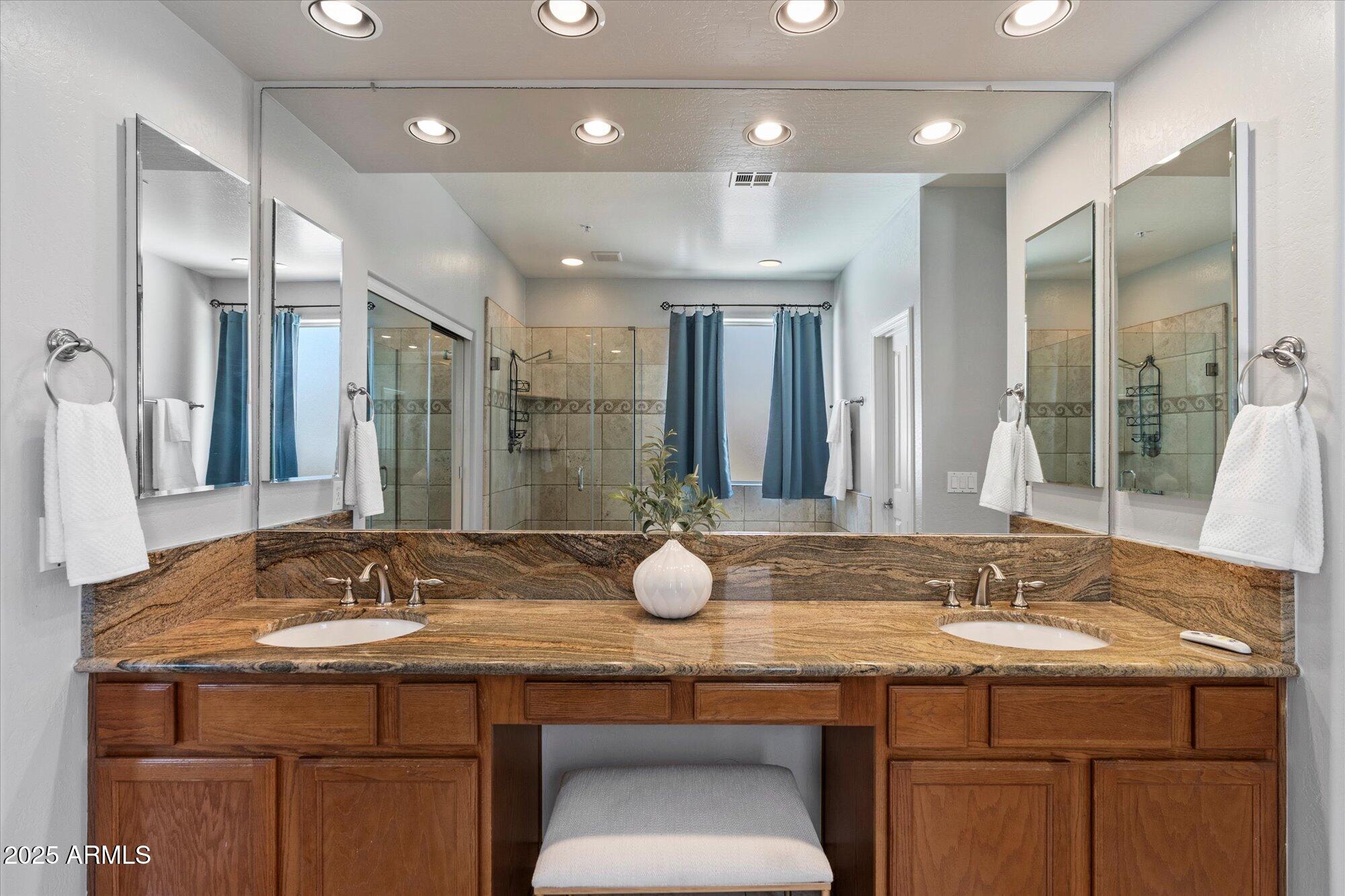 7231 E WHISTLING WIND Way