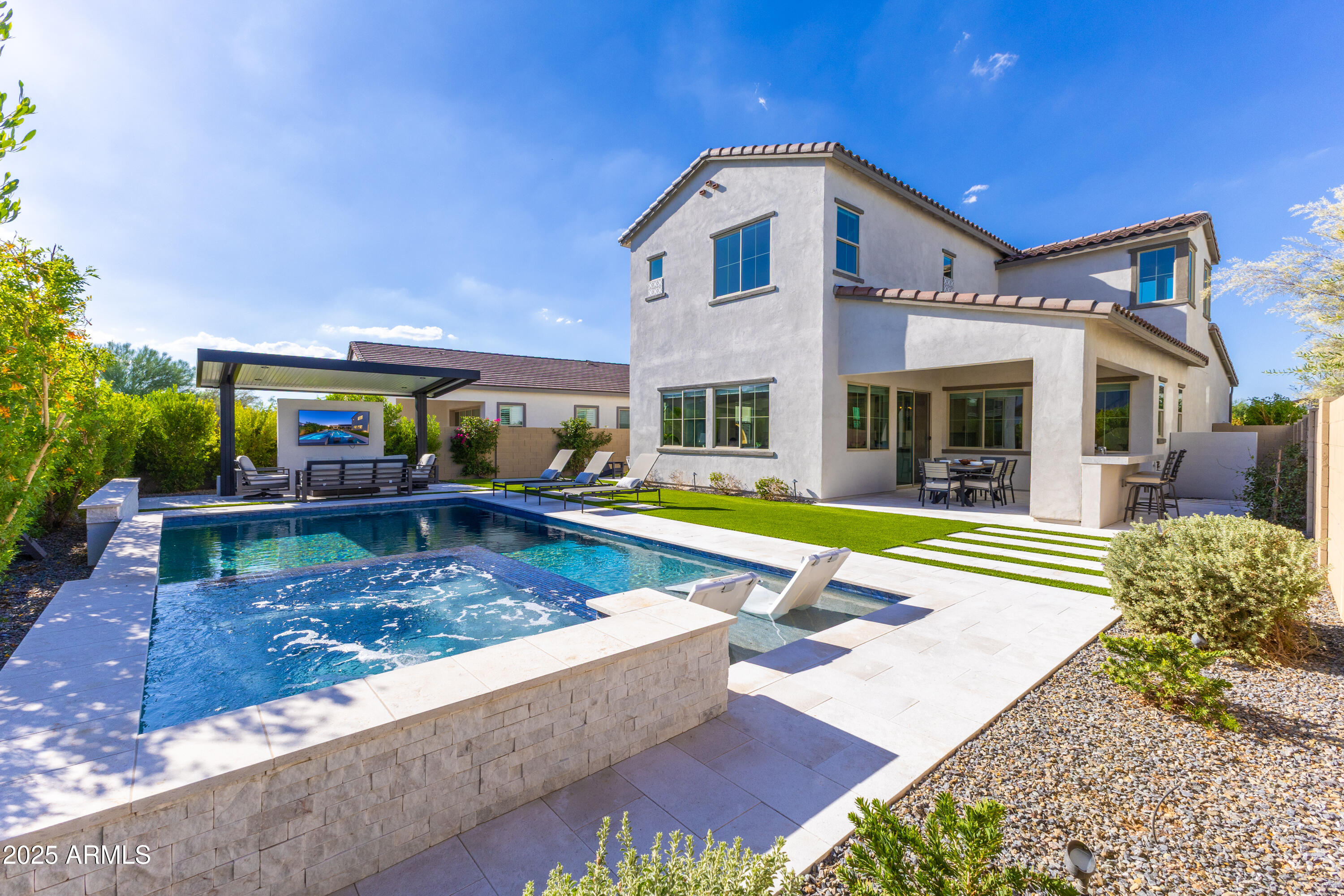 1463 E LODGEPOLE Drive