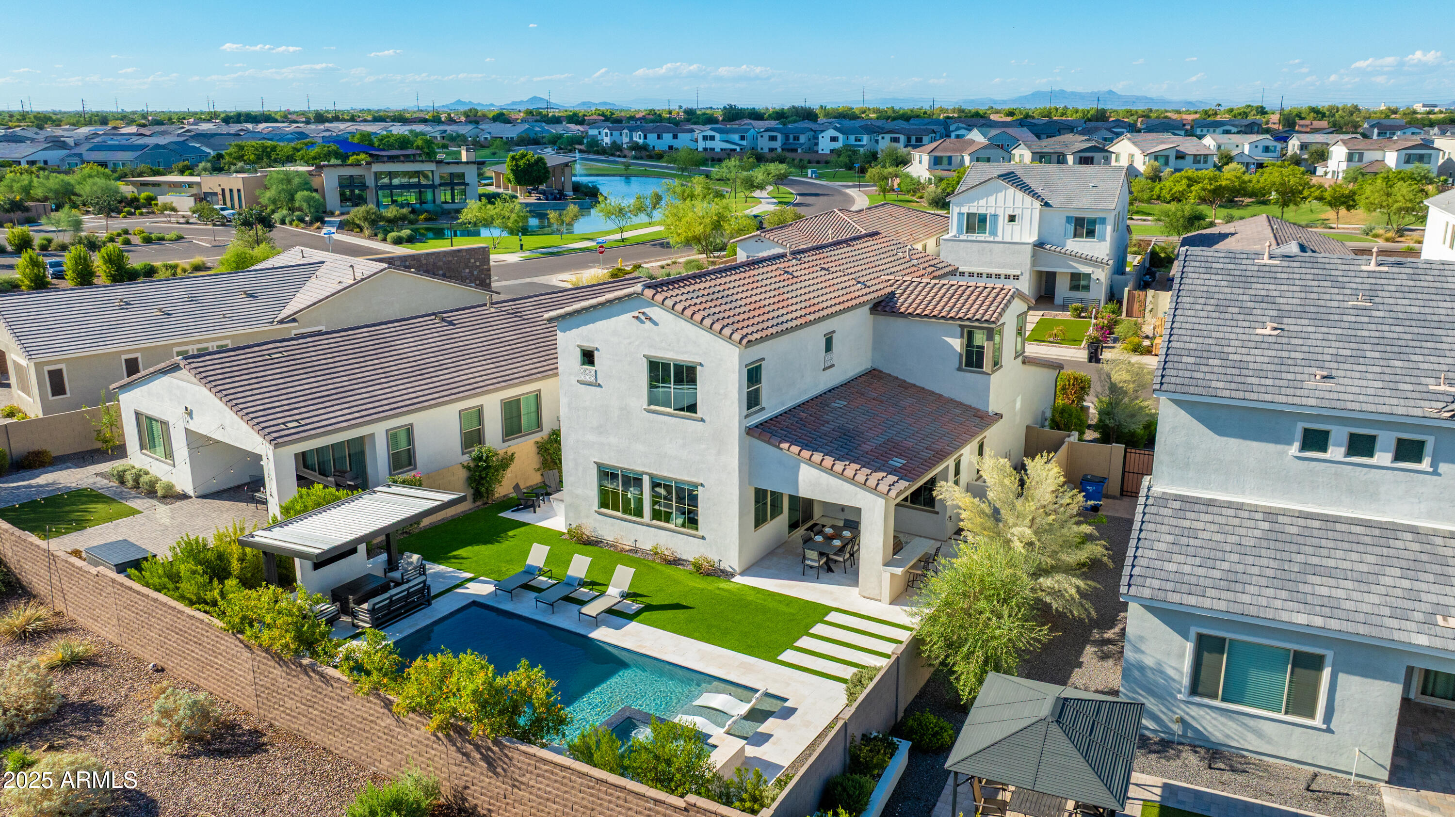 1463 E LODGEPOLE Drive