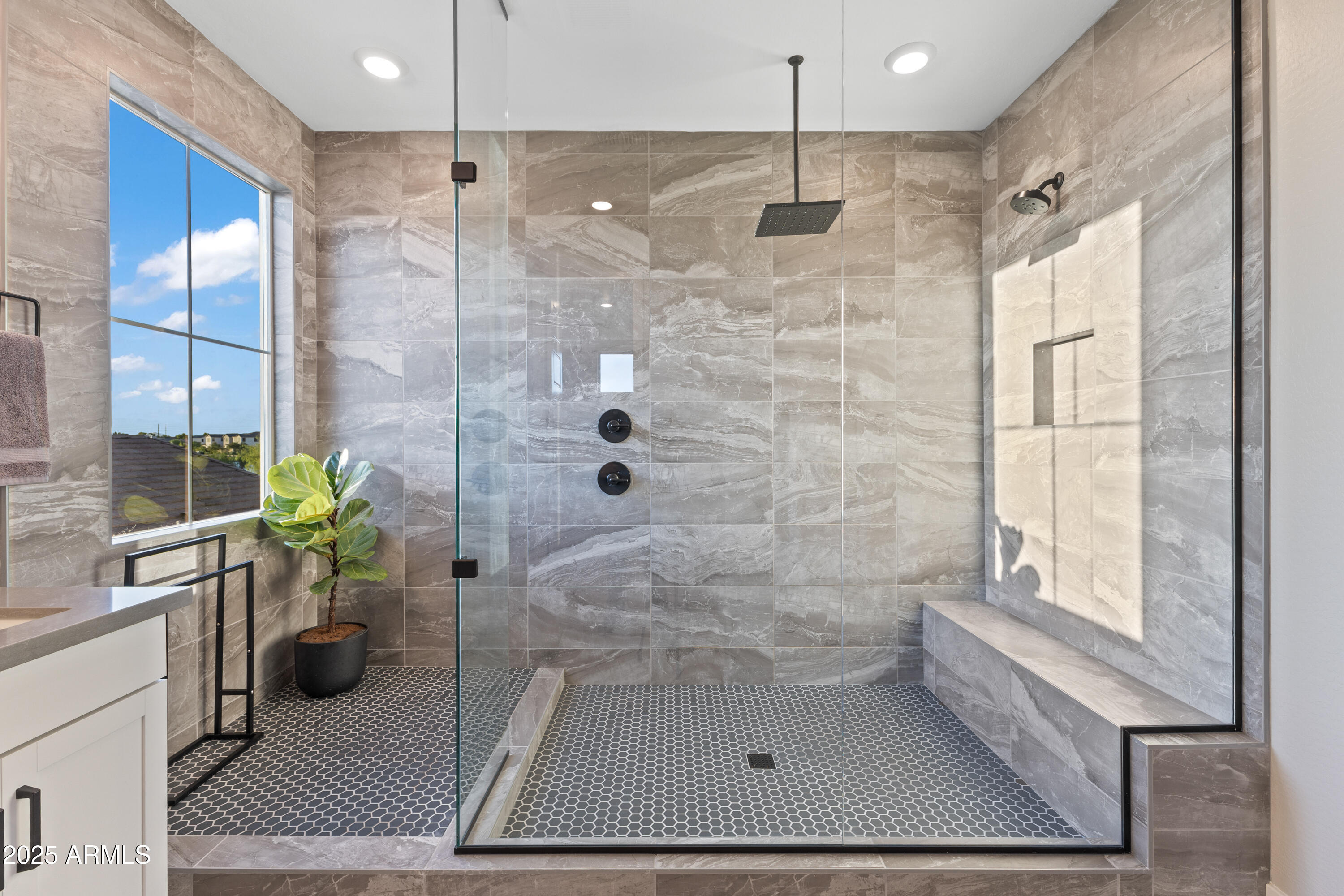 1463 E LODGEPOLE Drive