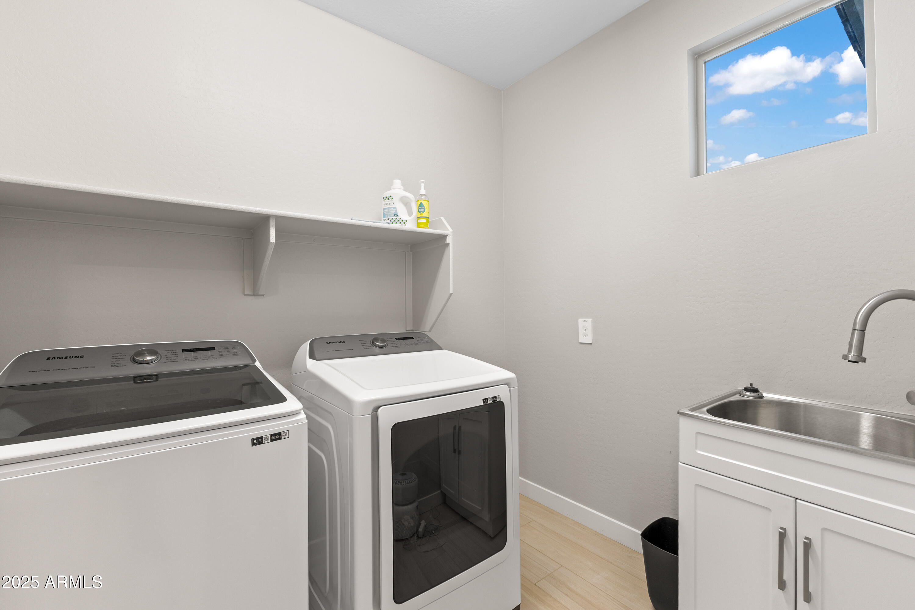 1463 E LODGEPOLE Drive