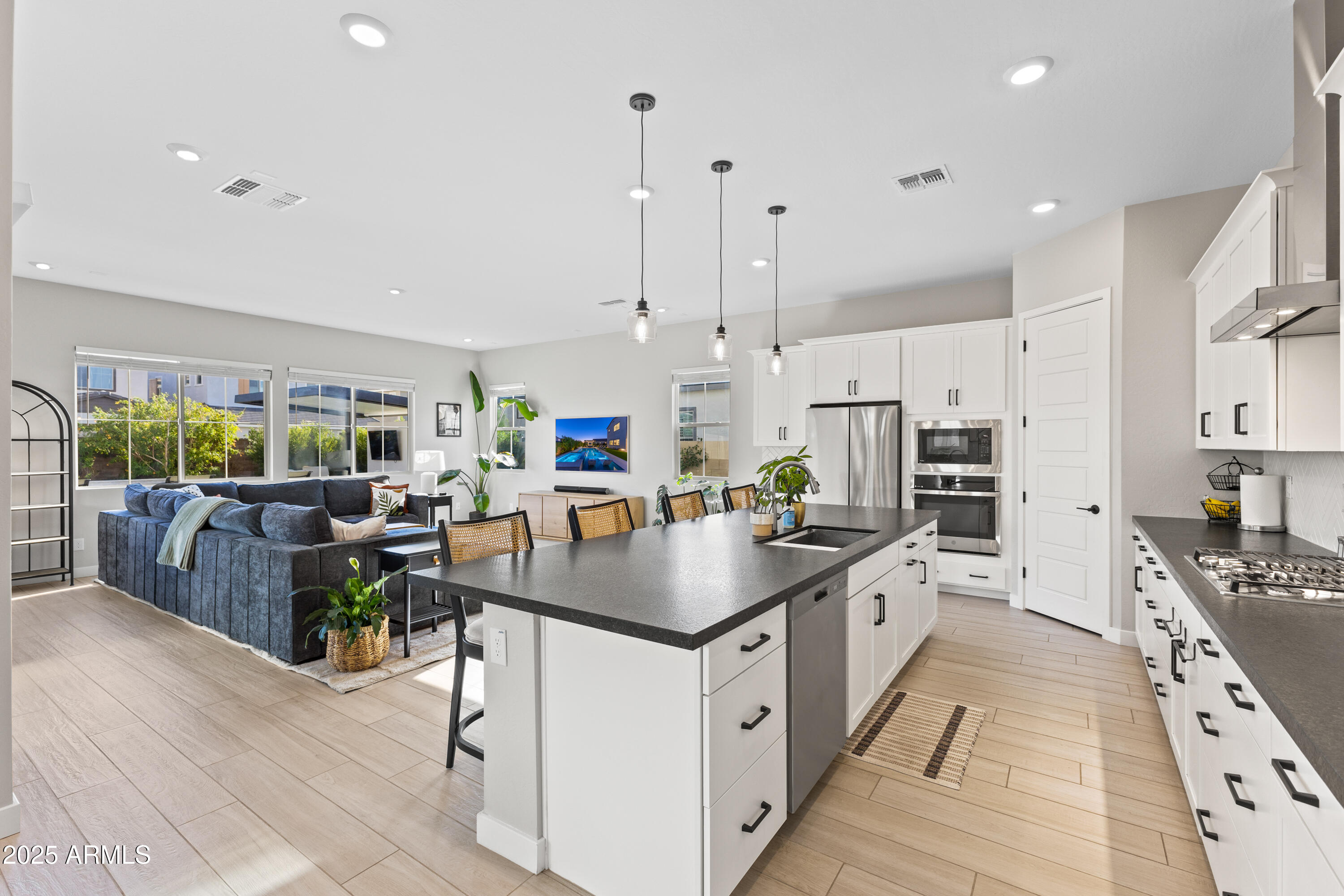 1463 E LODGEPOLE Drive