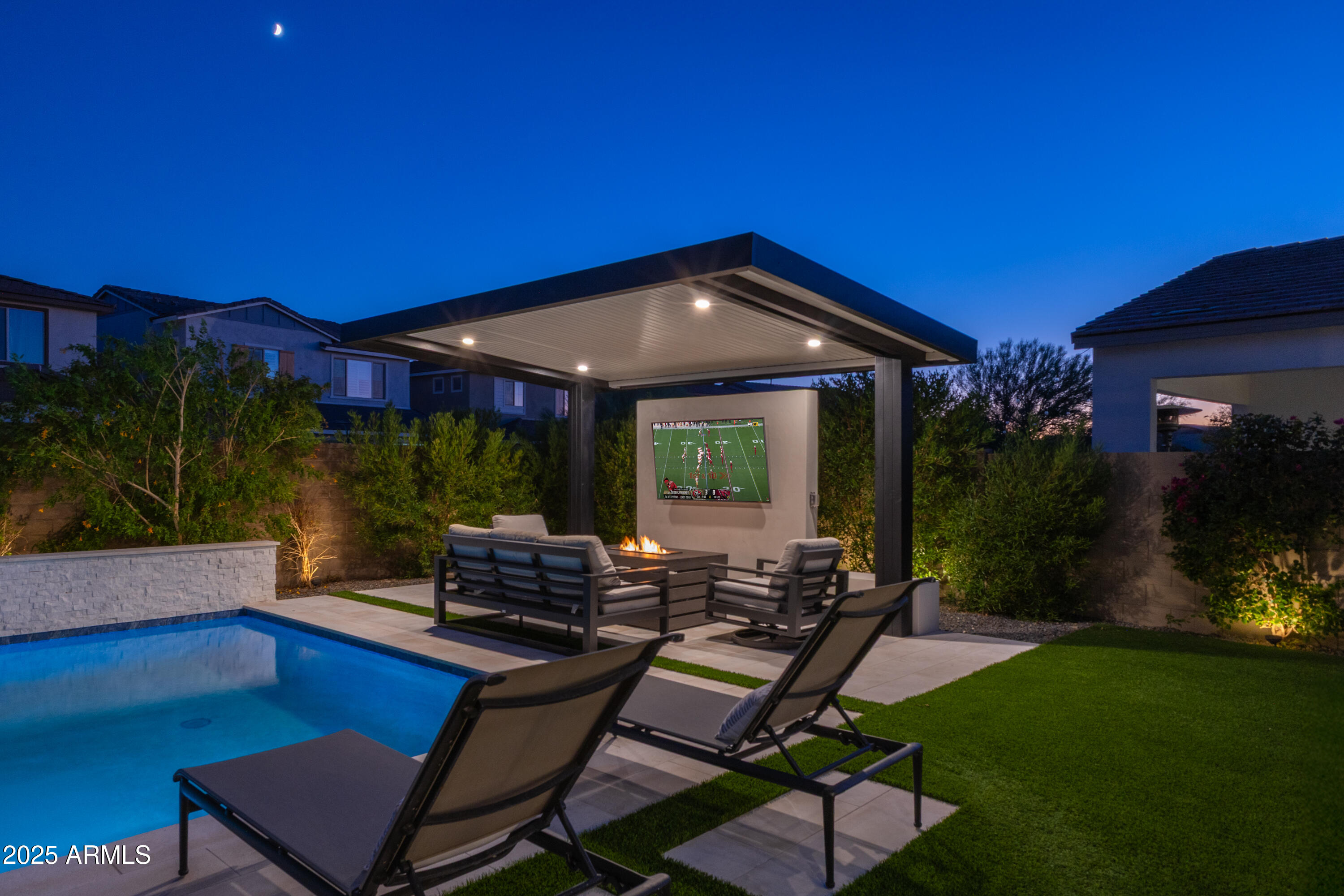 1463 E LODGEPOLE Drive