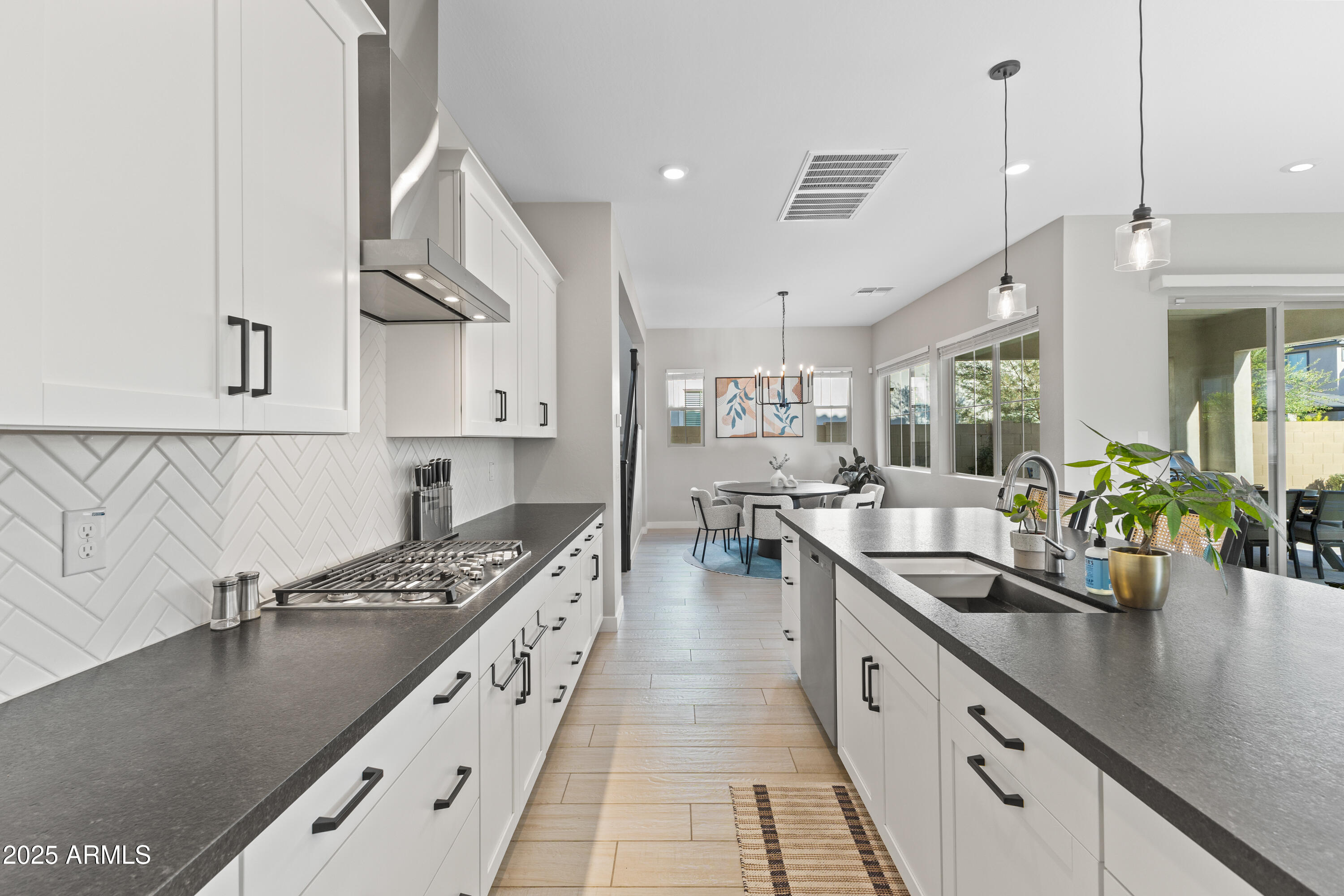 1463 E LODGEPOLE Drive