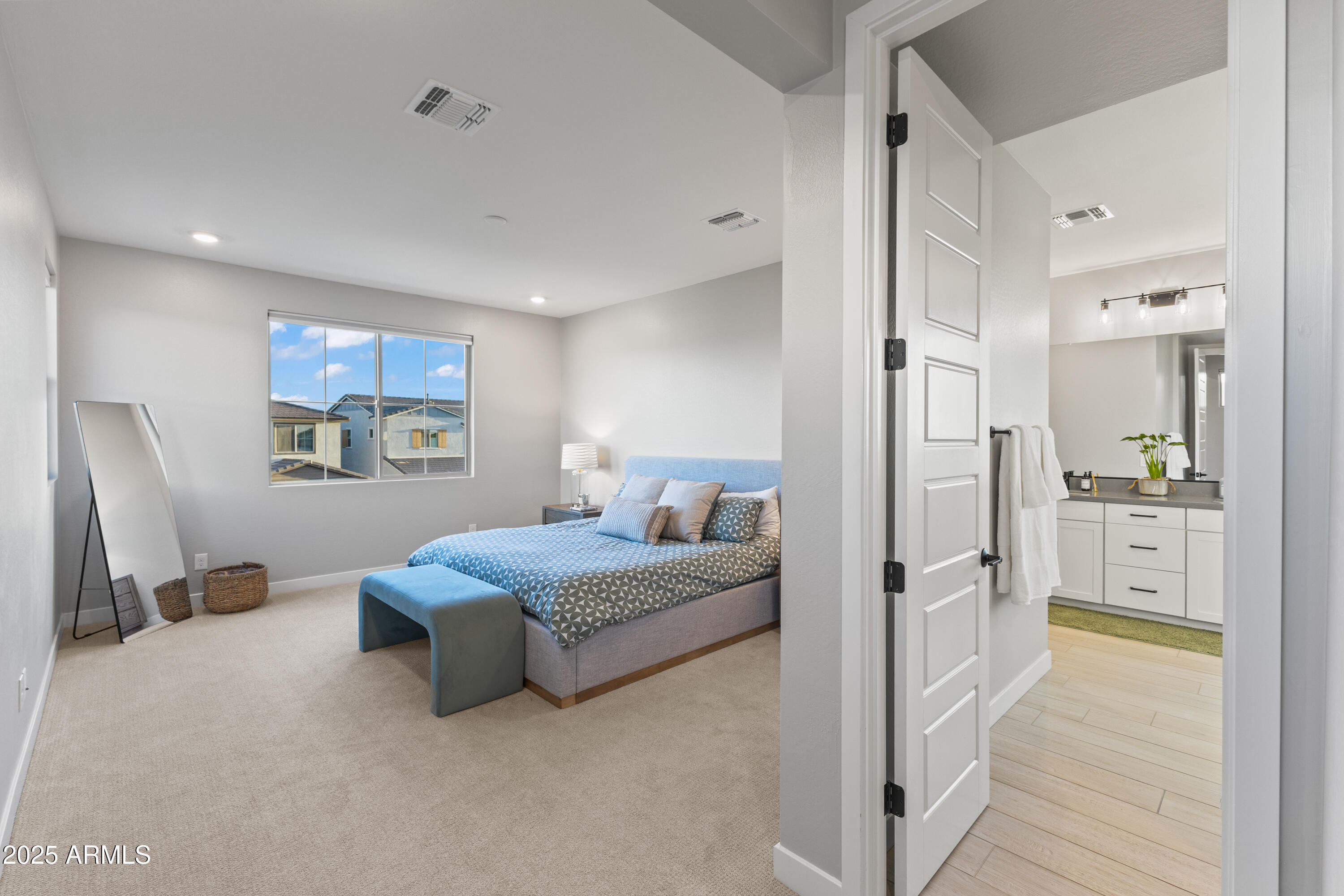 1463 E LODGEPOLE Drive