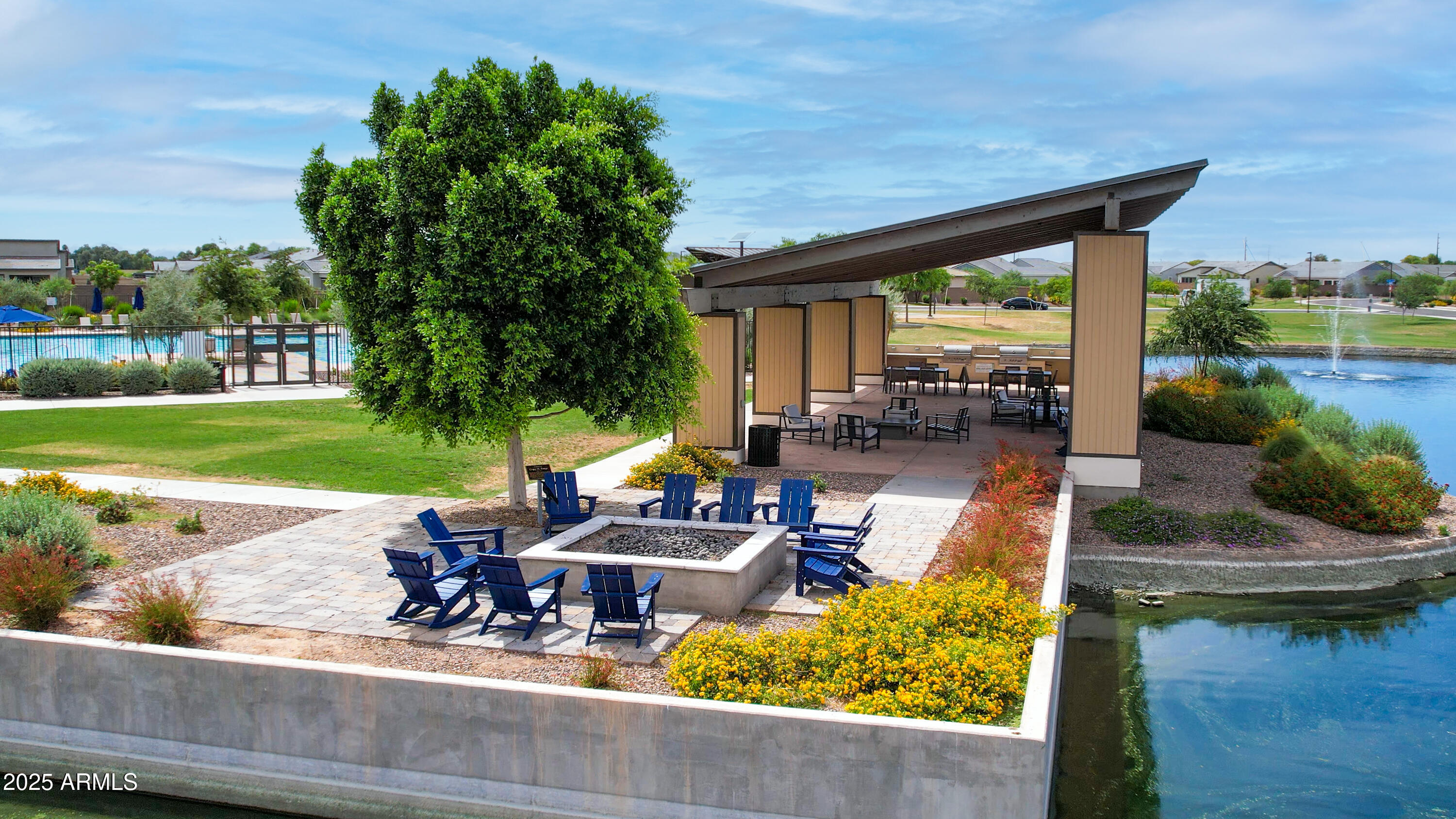 1463 E LODGEPOLE Drive