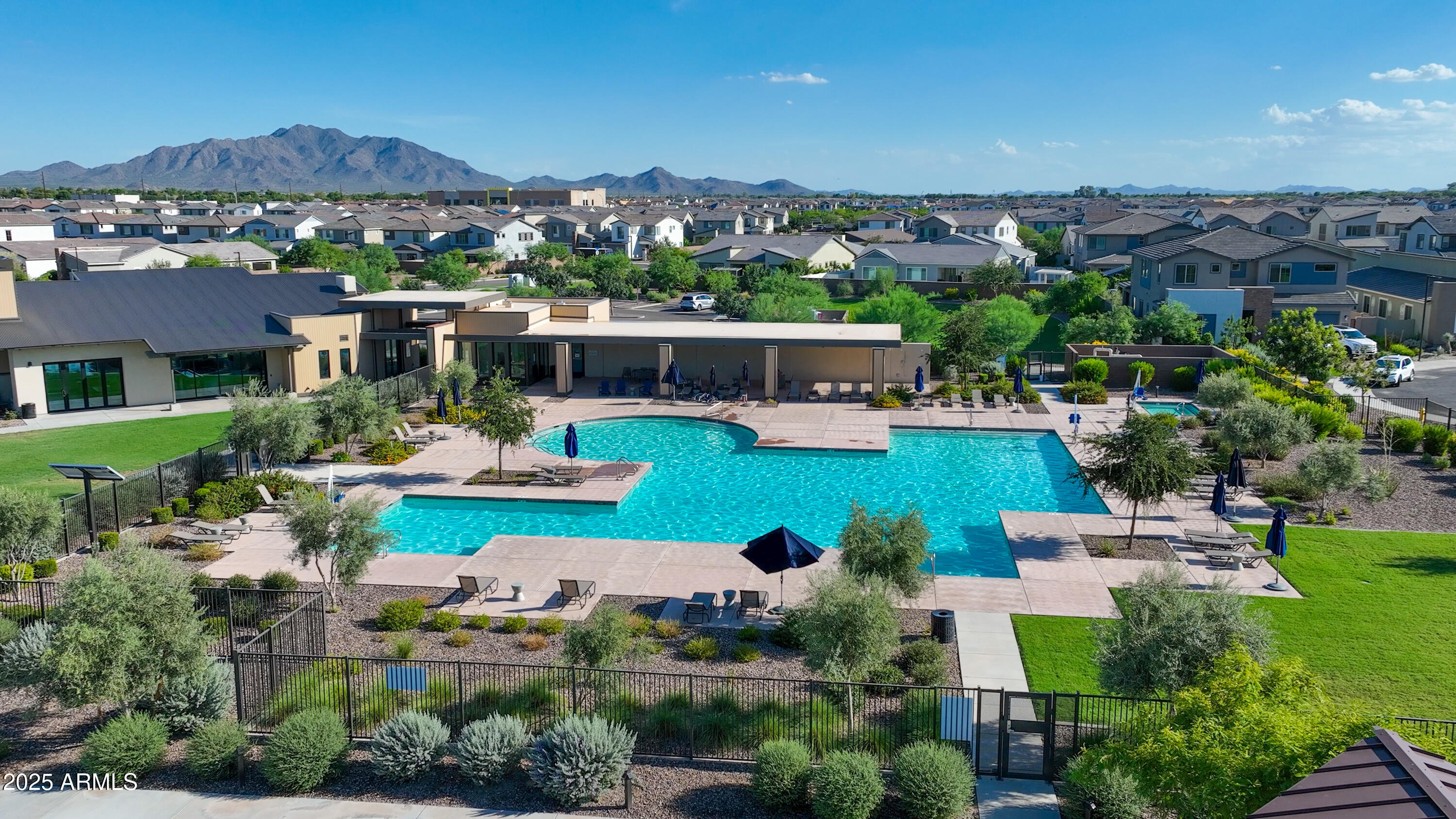 1463 E LODGEPOLE Drive